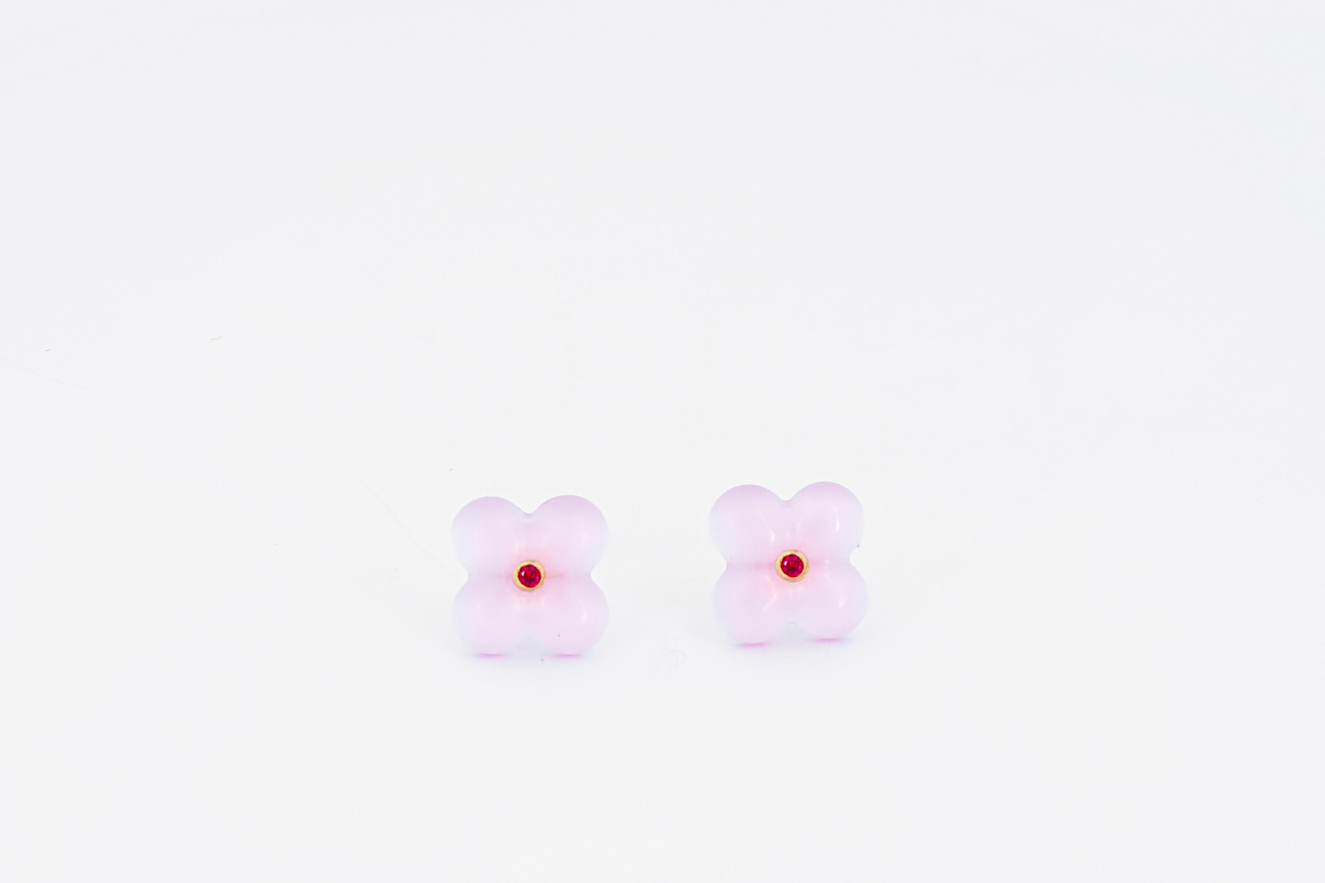 14k gold carved  pink quartz flower earrings studs. 4 petal flower earrings.  Pink quartz 14k gold earrings. Flower gold earrings. Pink flower wedding earrings.

Metal: 14k gold 
Weight: 1.2 gr.
Earrings face: 12 mm.

Gemstones:
2 red color lab