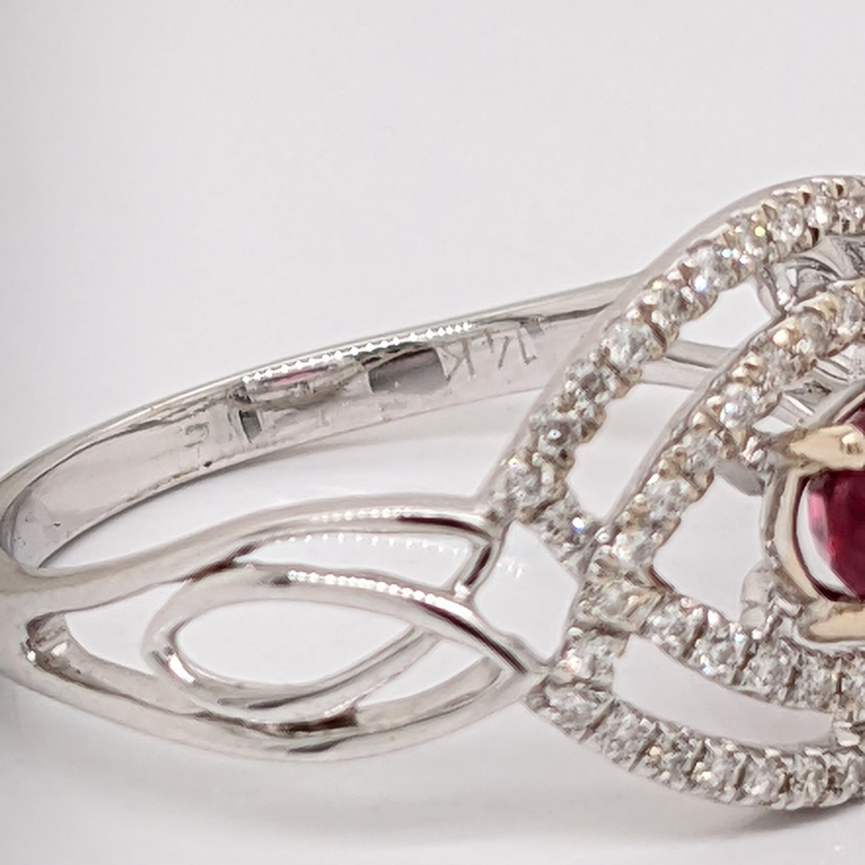 14K Gold keltisch inspiriert Mosambik Rubin und natürliche Diamanten Ring im Angebot 4
