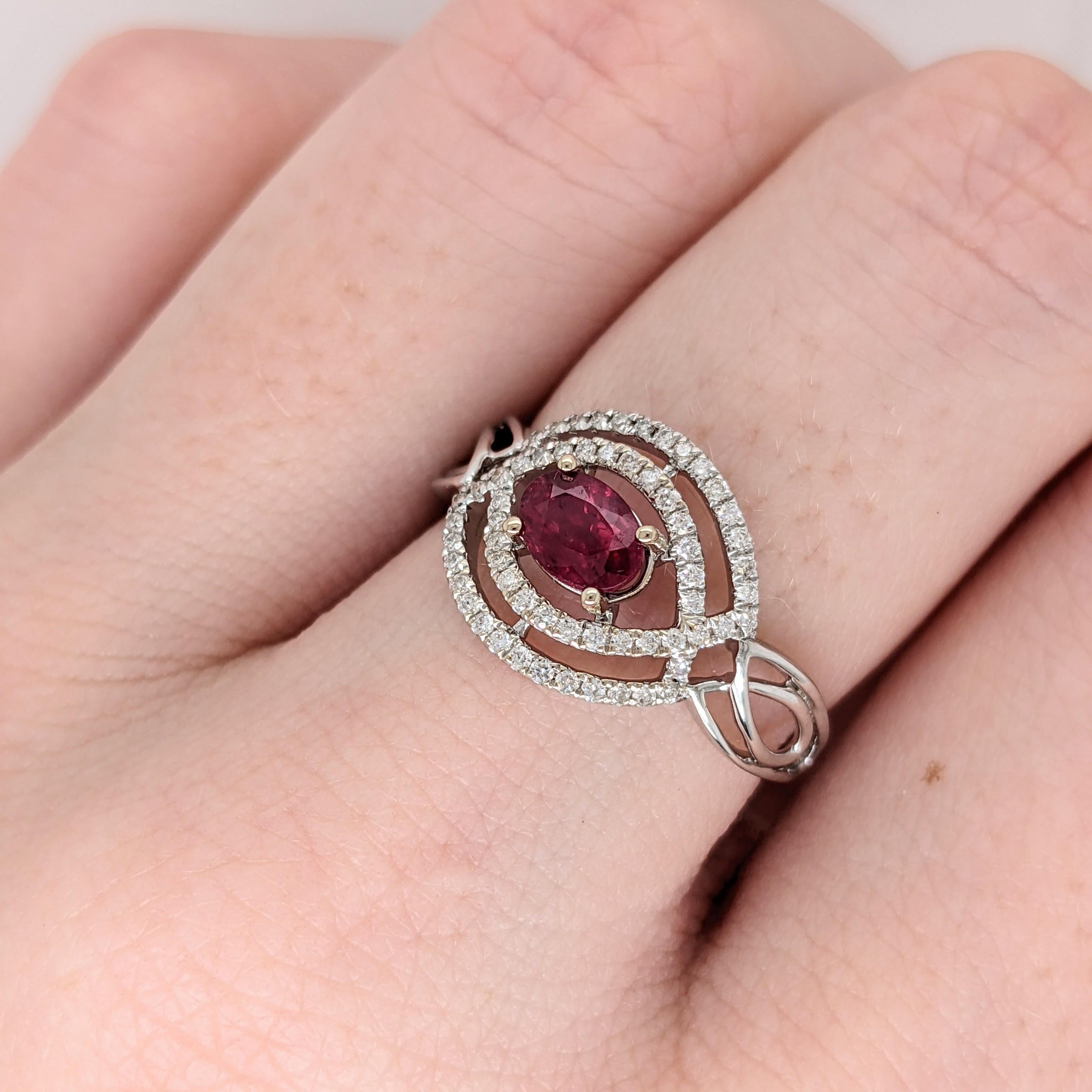 14K Gold keltisch inspiriert Mosambik Rubin und natürliche Diamanten Ring (Moderne) im Angebot