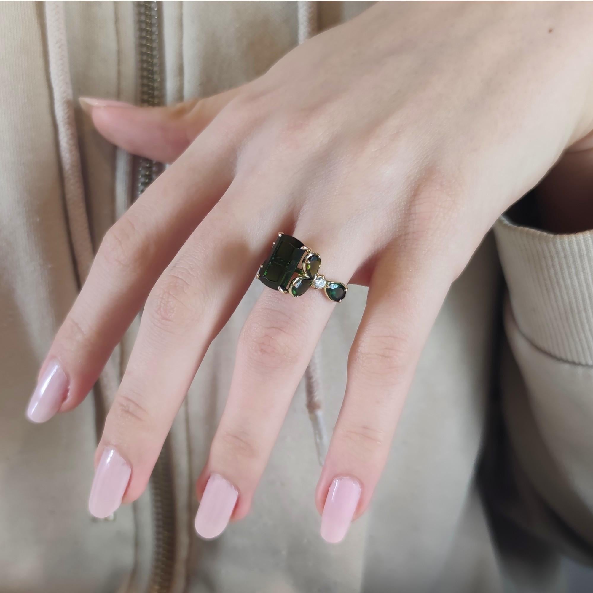 Contemporary 14K Gold Certified Green Tourmaline - Diamond Ring - Perfect Gift For Sale