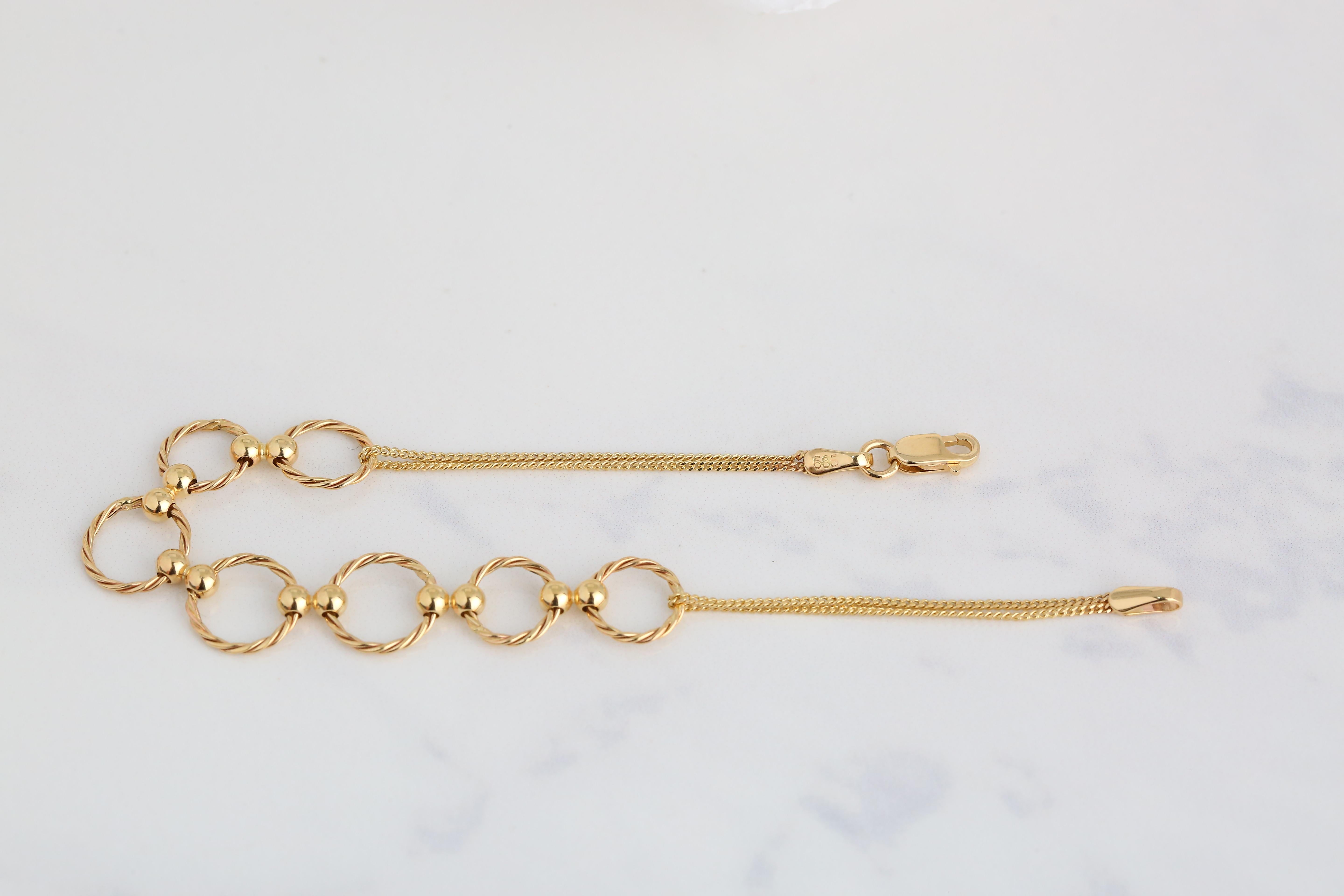 14K Gold Circle by Circle Charm Dainty Chain Bracelet For Sale 3
