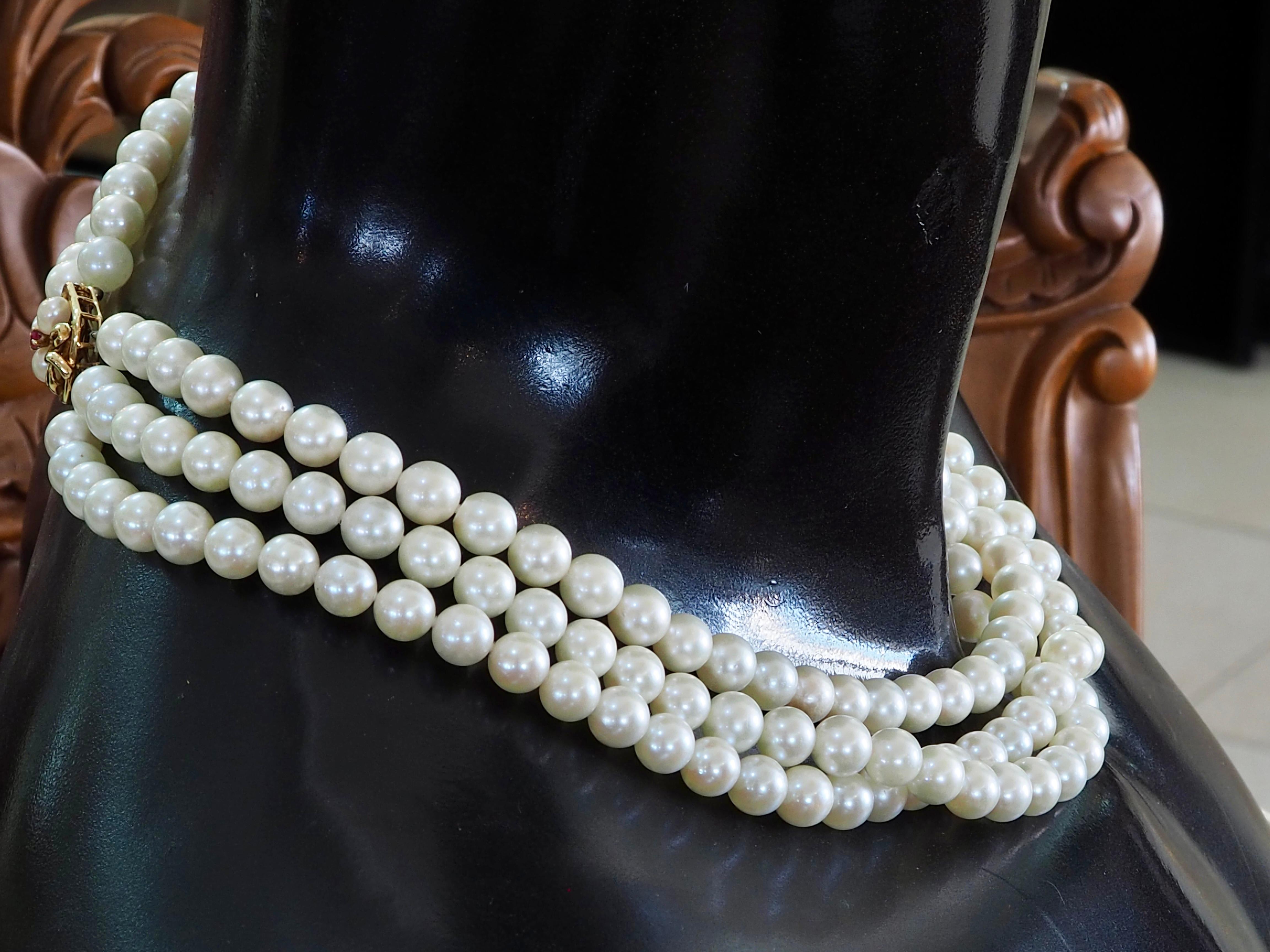 Collana a tre fili con chiusura in oro 14K e perle di mare bianche da 7 mm, 17 pollici in vendita 3