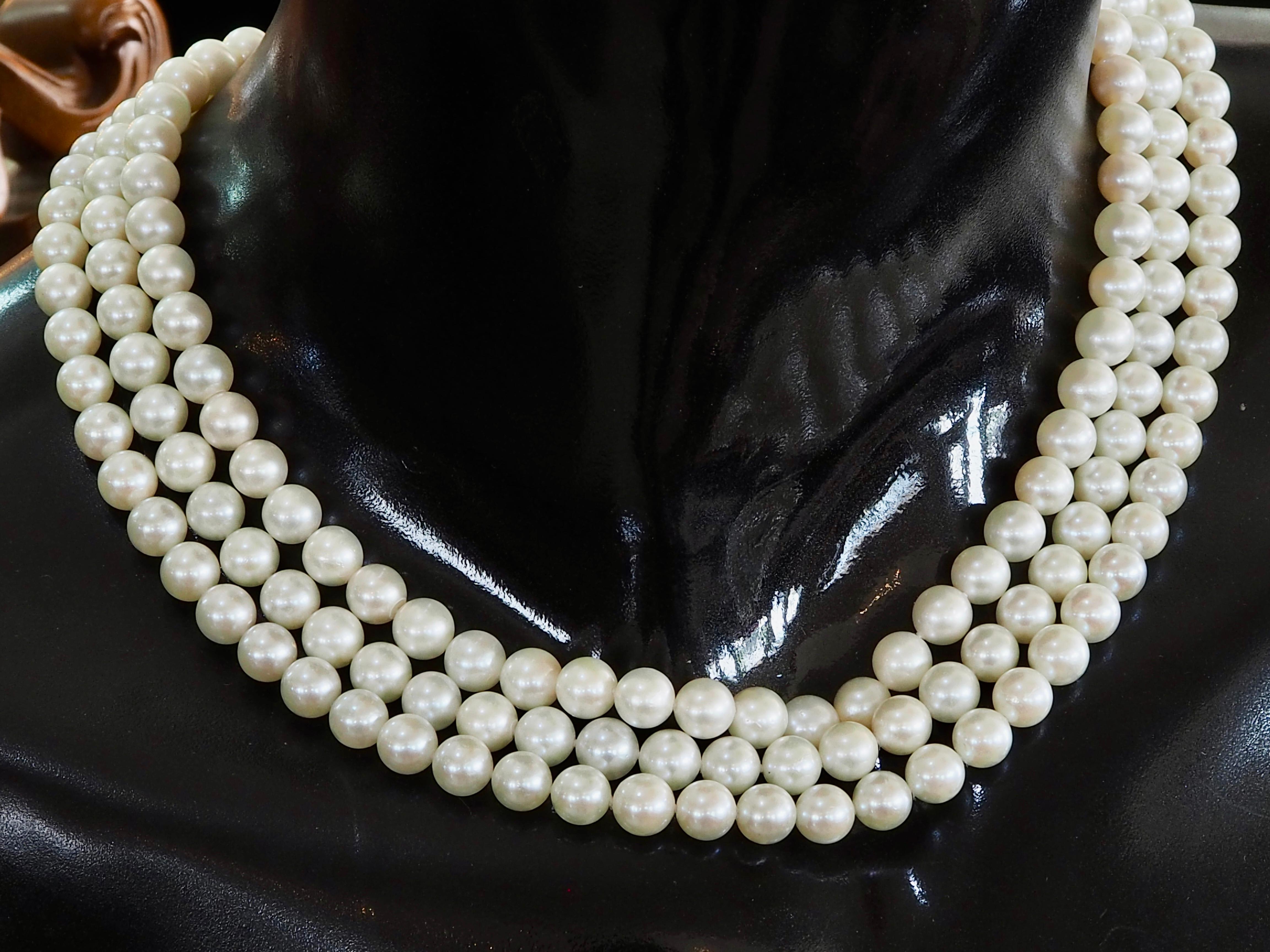 Collana a tre fili con chiusura in oro 14K e perle di mare bianche da 7 mm, 17 pollici in vendita 4