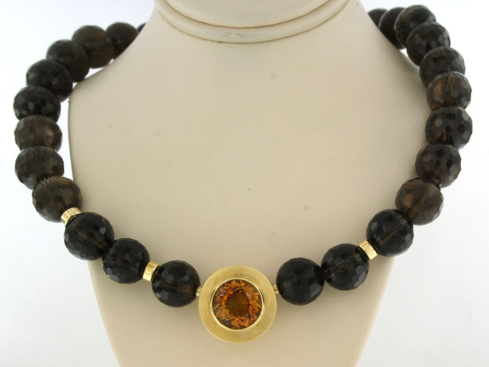 Moderno Chiusura in oro 14k su una collana di perle di granato con centrotavola in oro con citrino in vendita