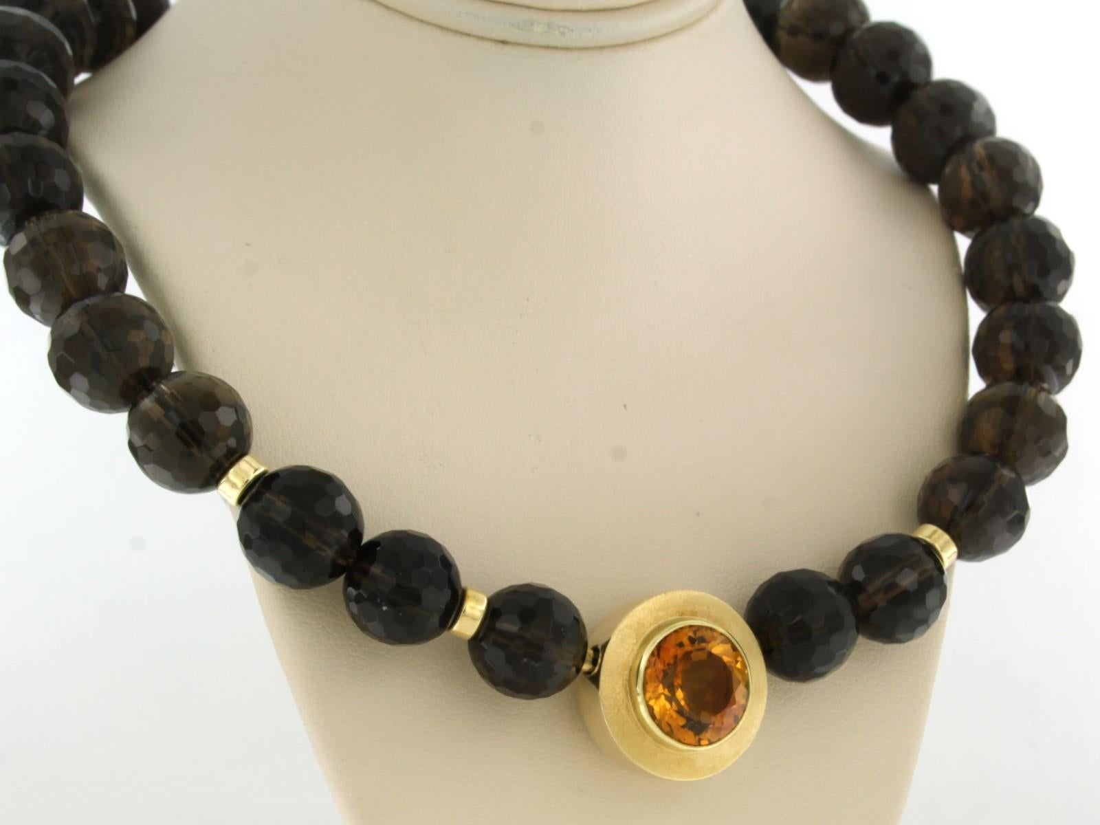 Taglio brillante Chiusura in oro 14k su una collana di perle di granato con centrotavola in oro con citrino in vendita