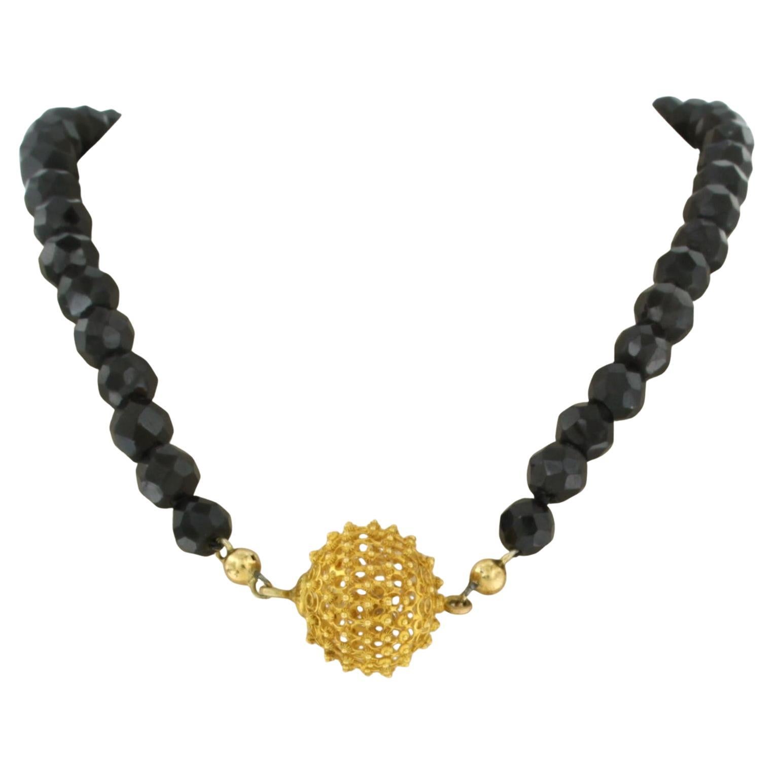14k Gold Verschluss an und Granatperlenkette mit goldenem Mittelteil mit Goldverschluss - 44.3 Gramm