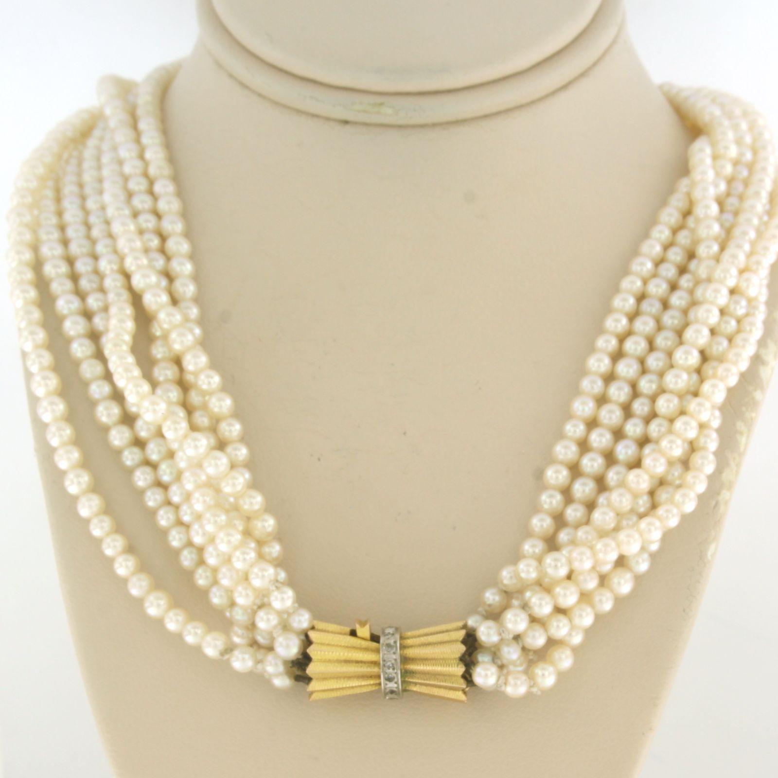 Chiusura in oro 14k con diamanti a taglio singolo su una collana di 7 fili di perle in vendita 1