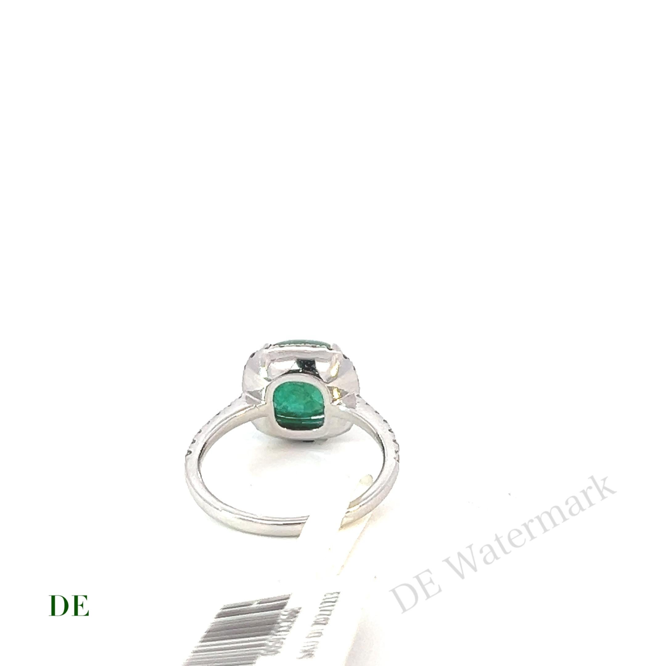 Sugarloaf Cabochon 14k Gold Classic 3.85 Crt Cab Deep Green Emerald .4 Crt Diamond Cocktail Ring For Sale