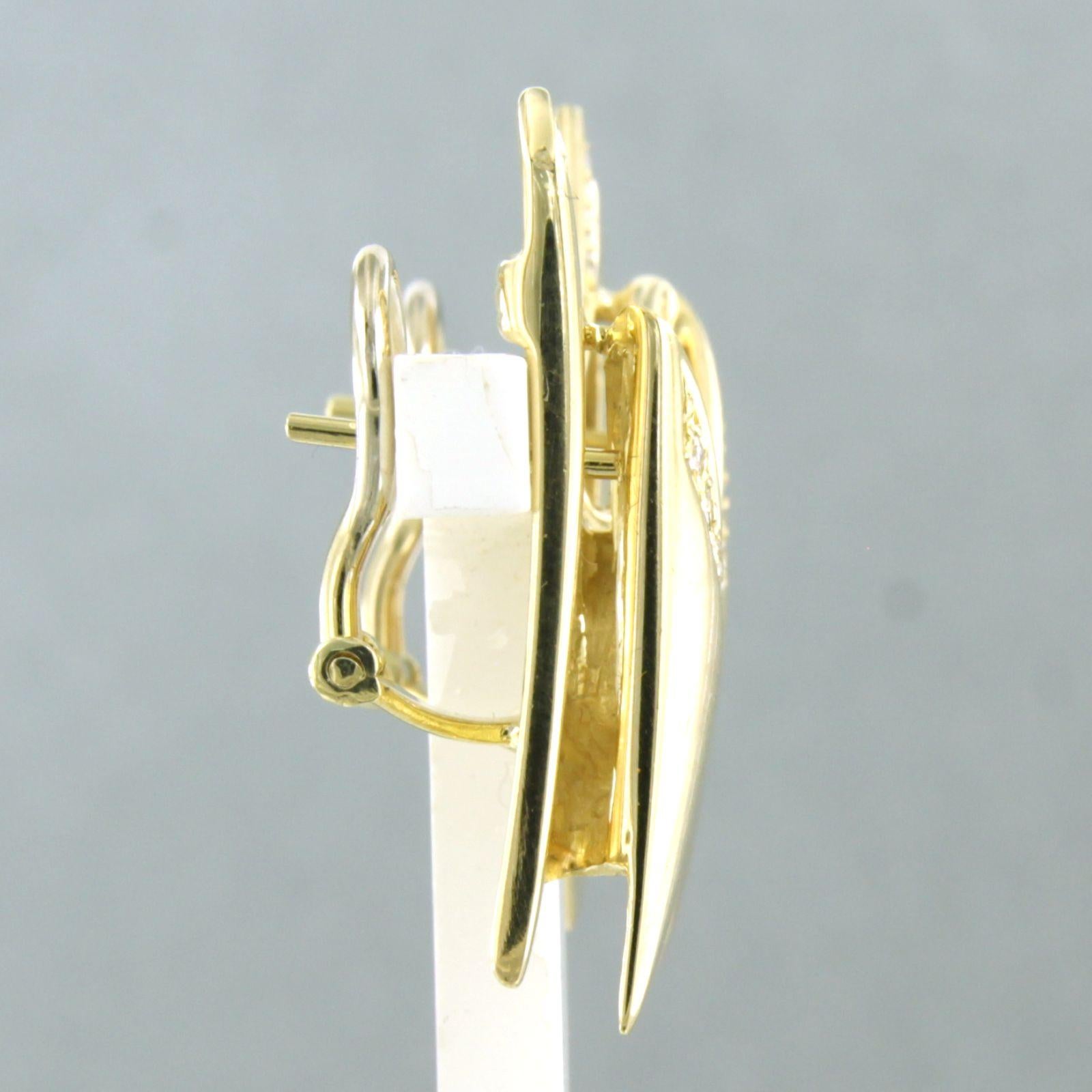 Boucles d'oreilles clips en or jaune 14k serties de diamants taille brillant jusqu'à 0,35 ct - F/G - VS/SI

Description détaillée :

Les boucles d'oreilles à clip mesurent 2,8 cm de long et 1,2 cm de large.

Poids total : 8,0 grammes

Set avec :

-