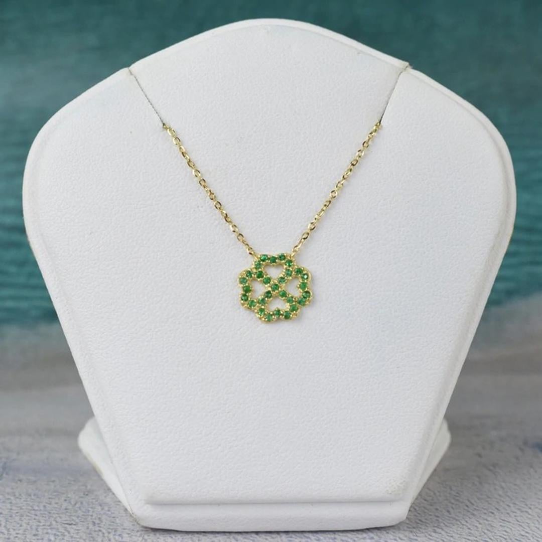 Round Cut 14k Gold Clover Charm Necklace Genuine Emerald Necklace For Sale
