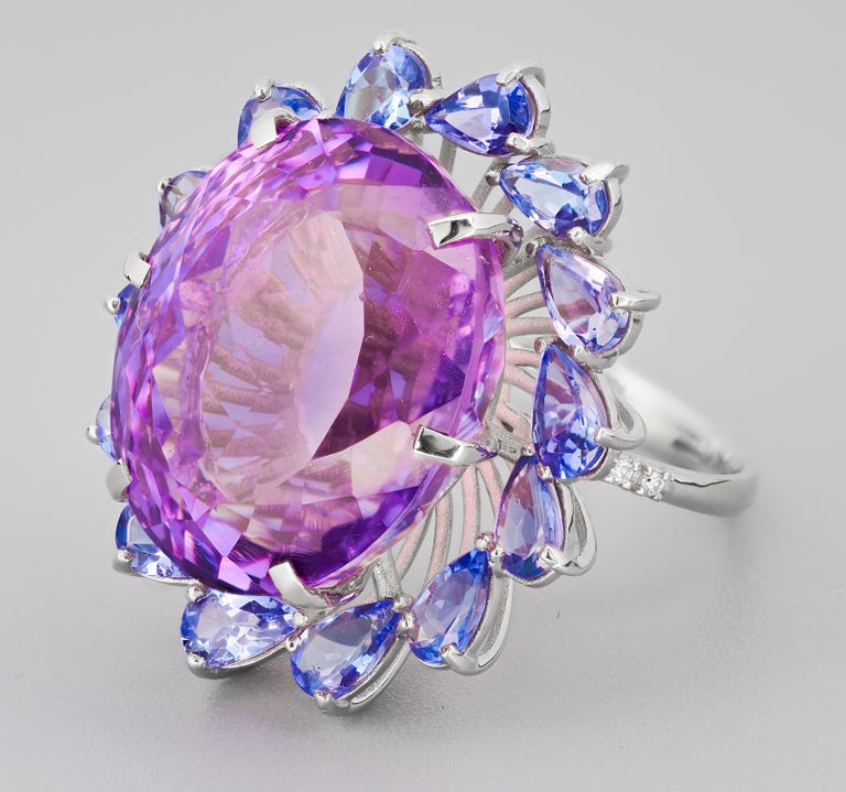 Modern 14k Gold Cocktail Ring with Amethyst, Tanzanites and Diamonds For Sale