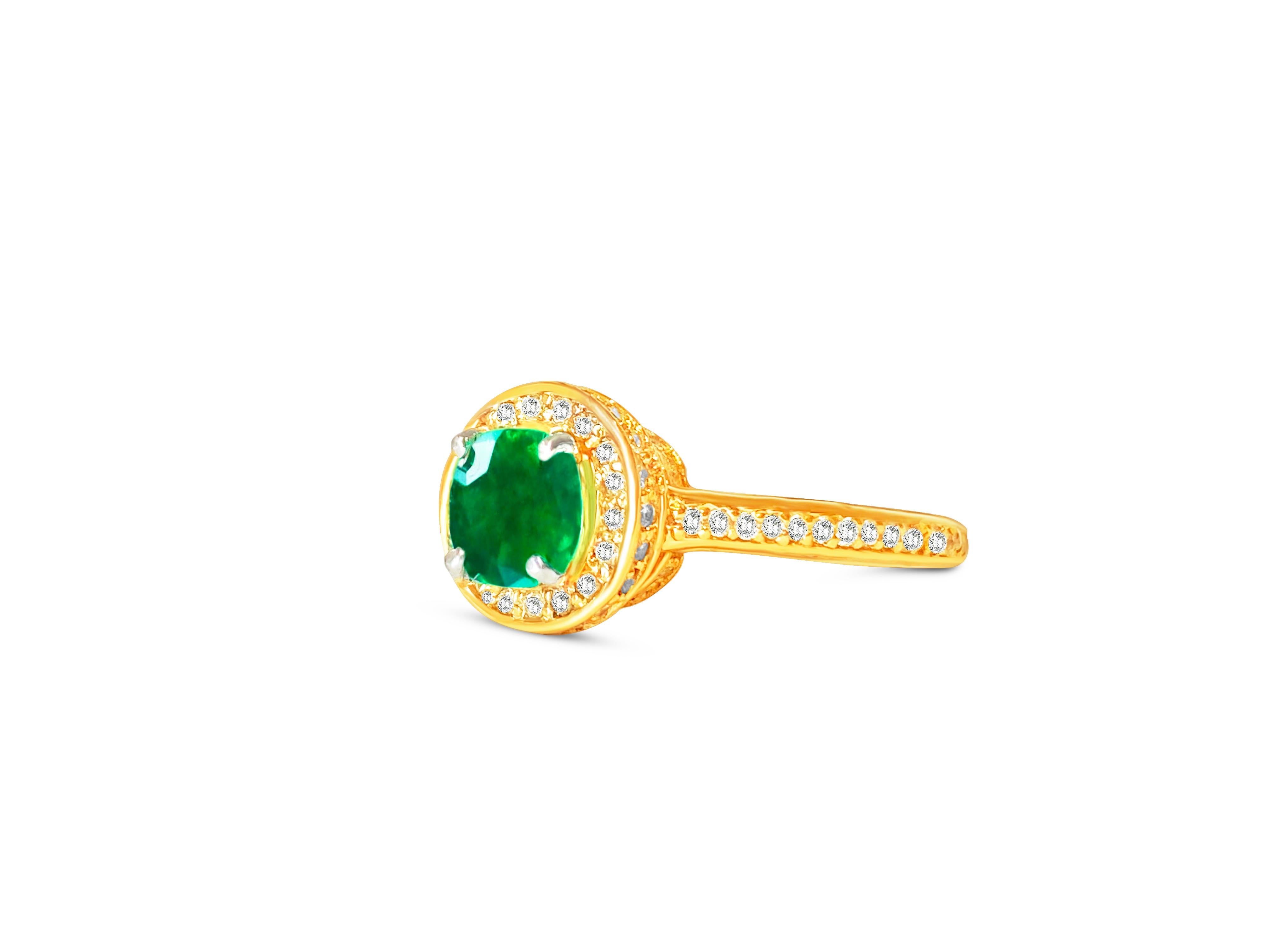 Indulge in elegant 14k rose gold, this engagement ring features a captivating 1.25 carat Colombian emerald at its center, set in a delicate prong setting. Surrounding the emerald are shimmering diamonds totaling 1.00 carats, exhibiting VS-SI clarity