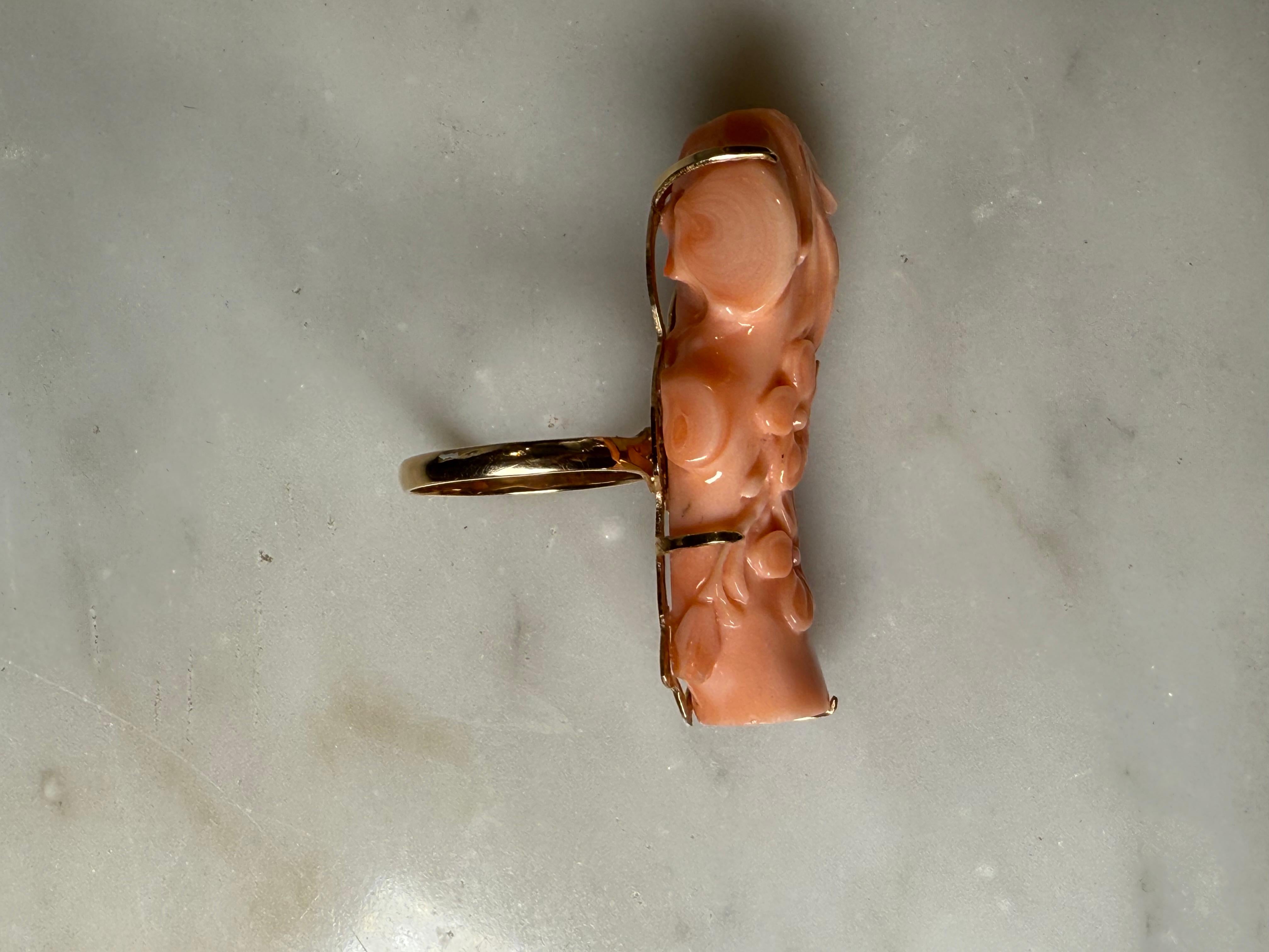 Moderno Anello di corallo in oro 14K in vendita