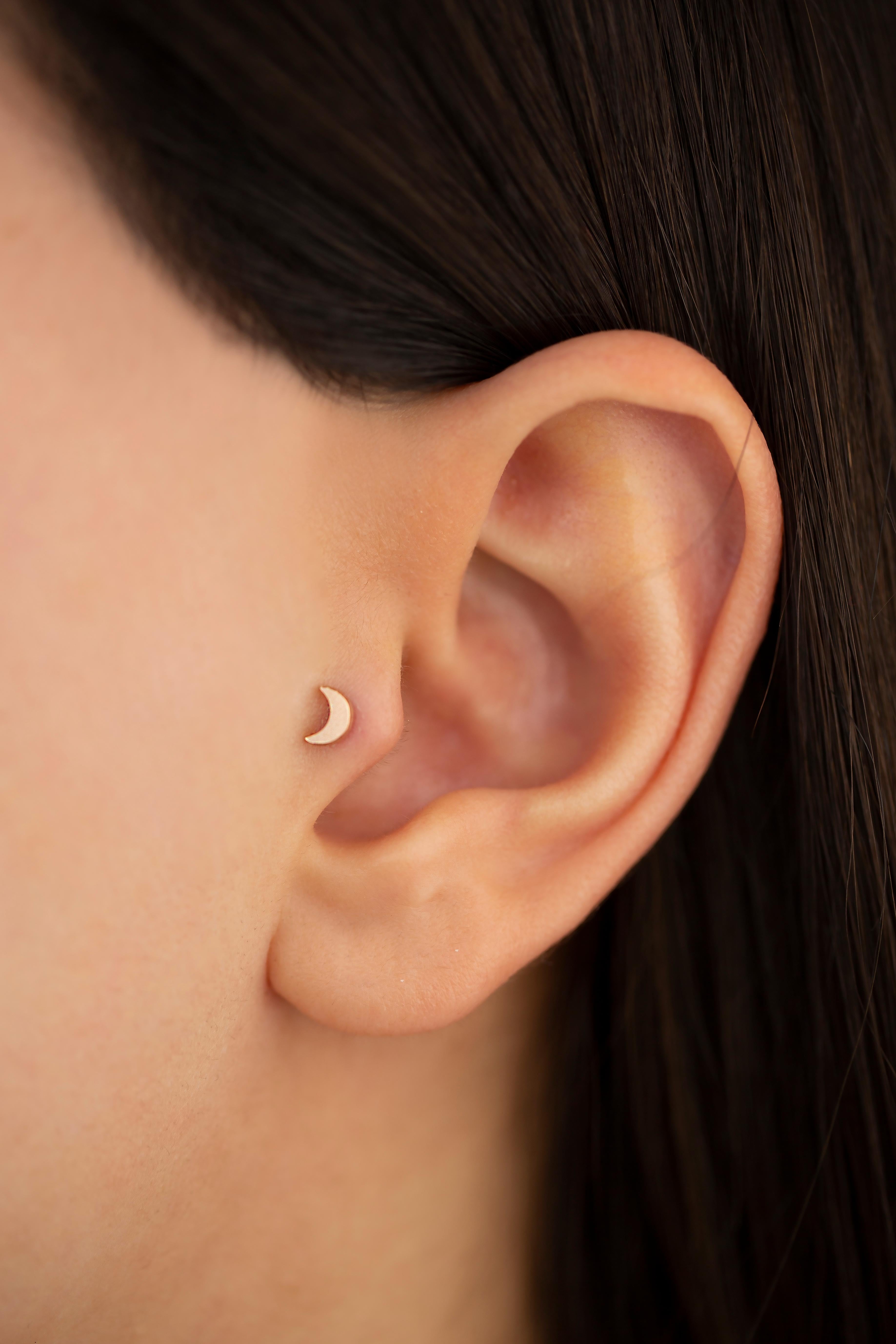 14K Gold Crescent Piercing, Gold Half Moon Earring

You can use the piercing as an earring too! Also this piercing is suitable for tragus, nose, helix, lobe, flat, medusa, monreo, labret and stud.

This piercing was made with quality materials and