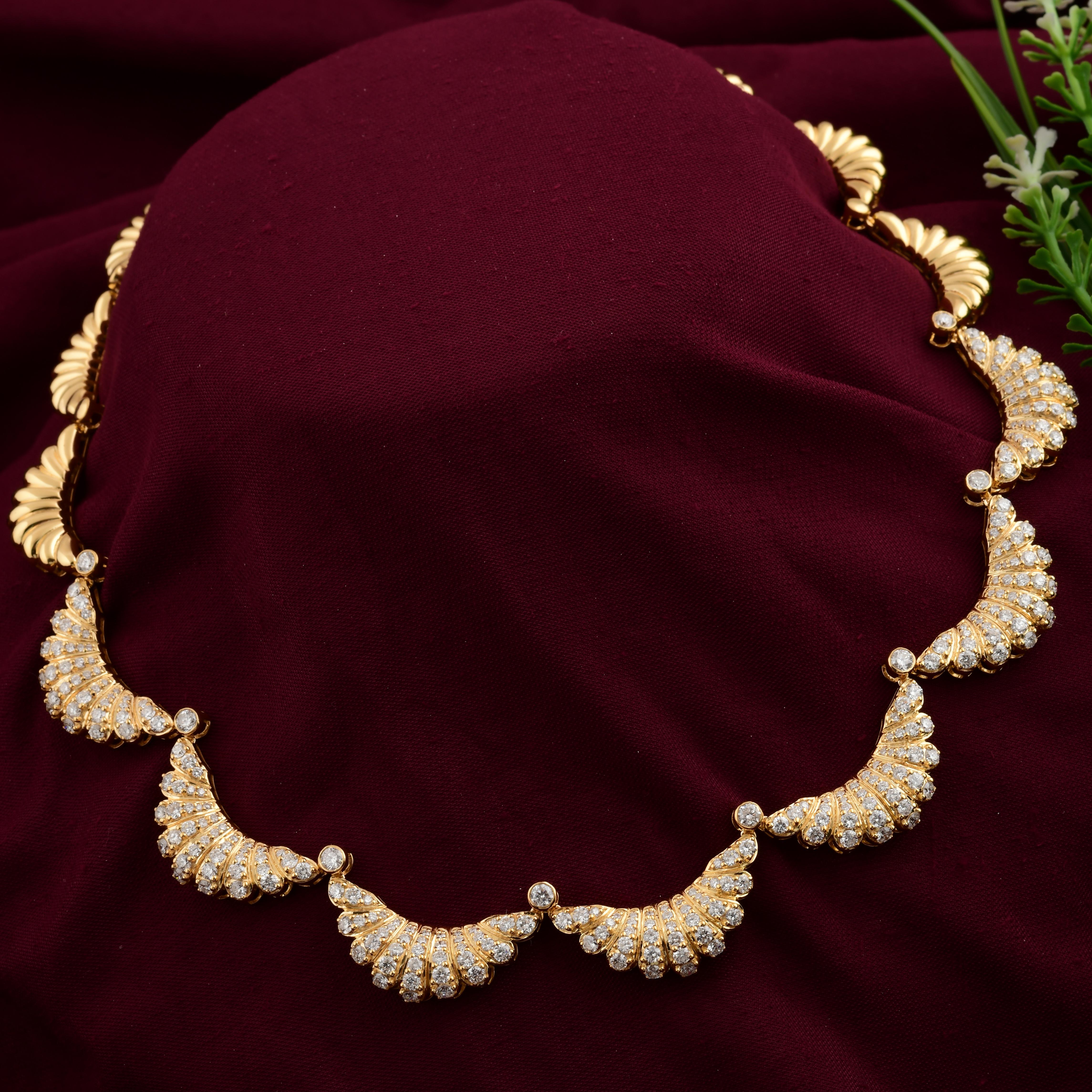 Collana girocollo con diamanti in oro 14K Croissant 6.96Ct Regalo per la nonna Tutta la tariffa pagata In condizioni Nuovo in vendita a Diera, Dubai