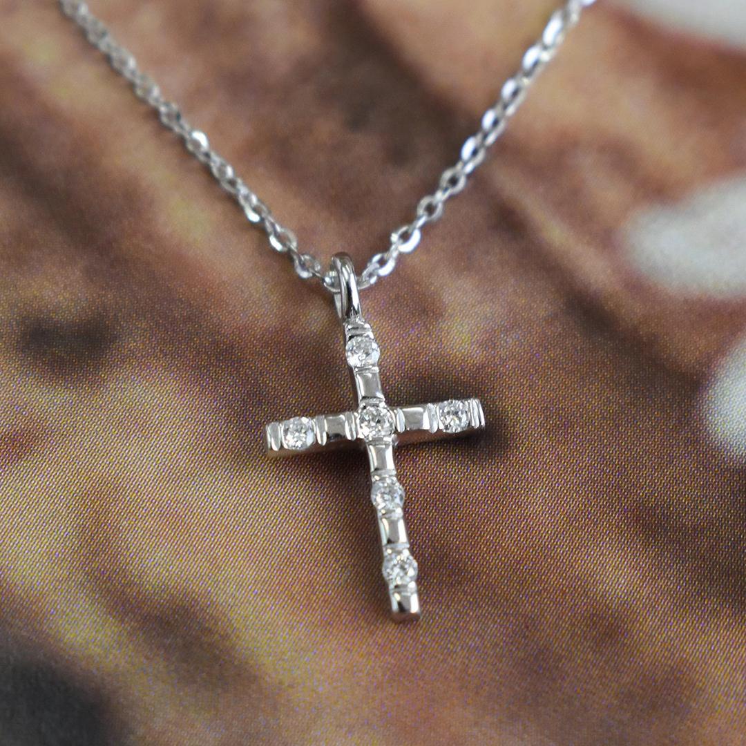 Round Cut 14k Gold Cross Necklace Christ Cross Pendant Religious Jesus Necklace For Sale