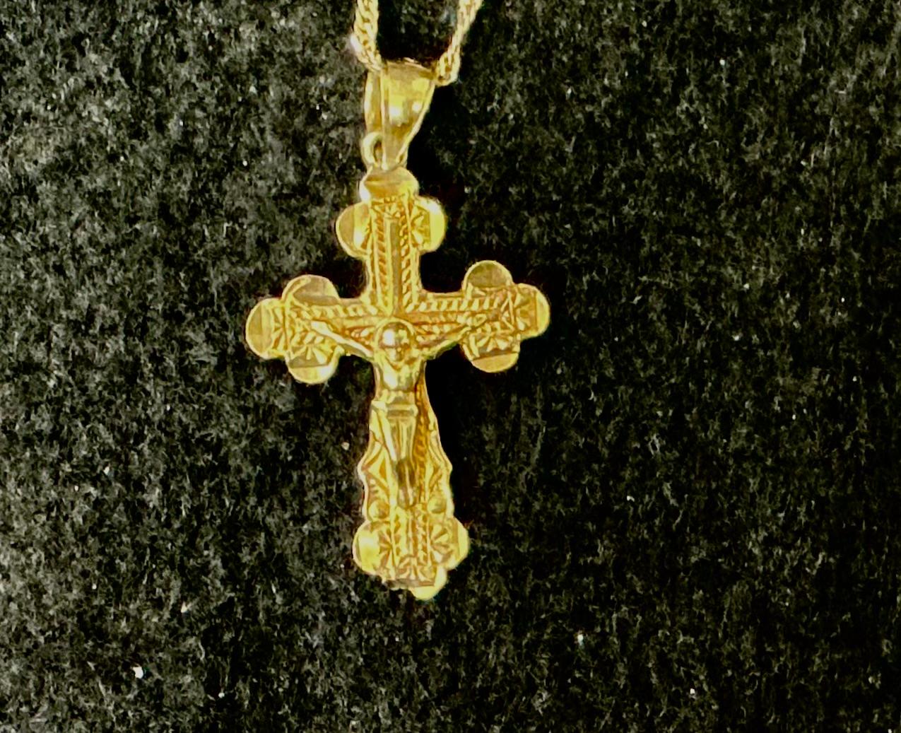 14K Gold Cross Pendant For Sale 1