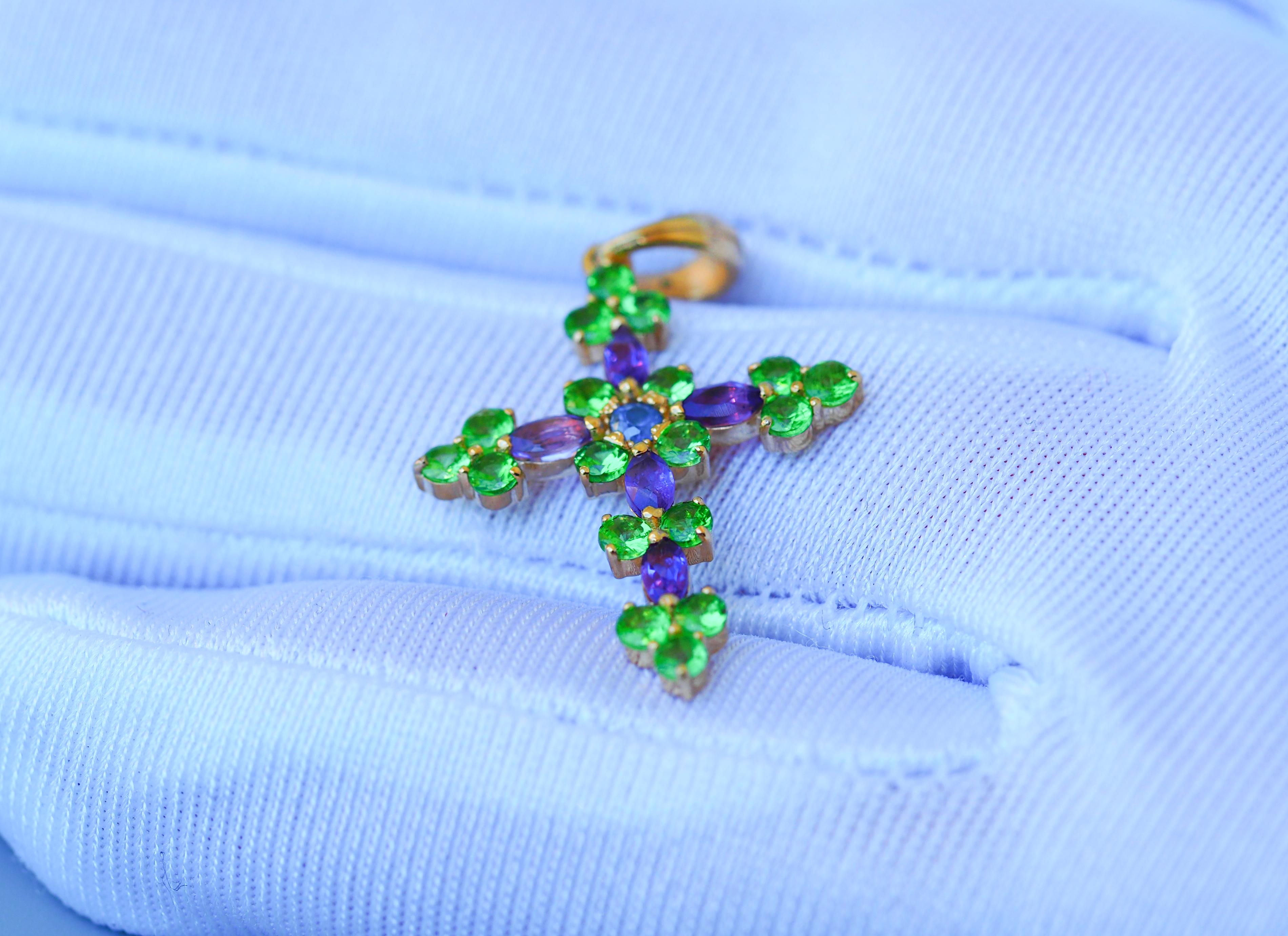 14k Gold Cross Pendant with Colored Stones: Amethysts and Tsavorites! In New Condition For Sale In Istanbul, TR