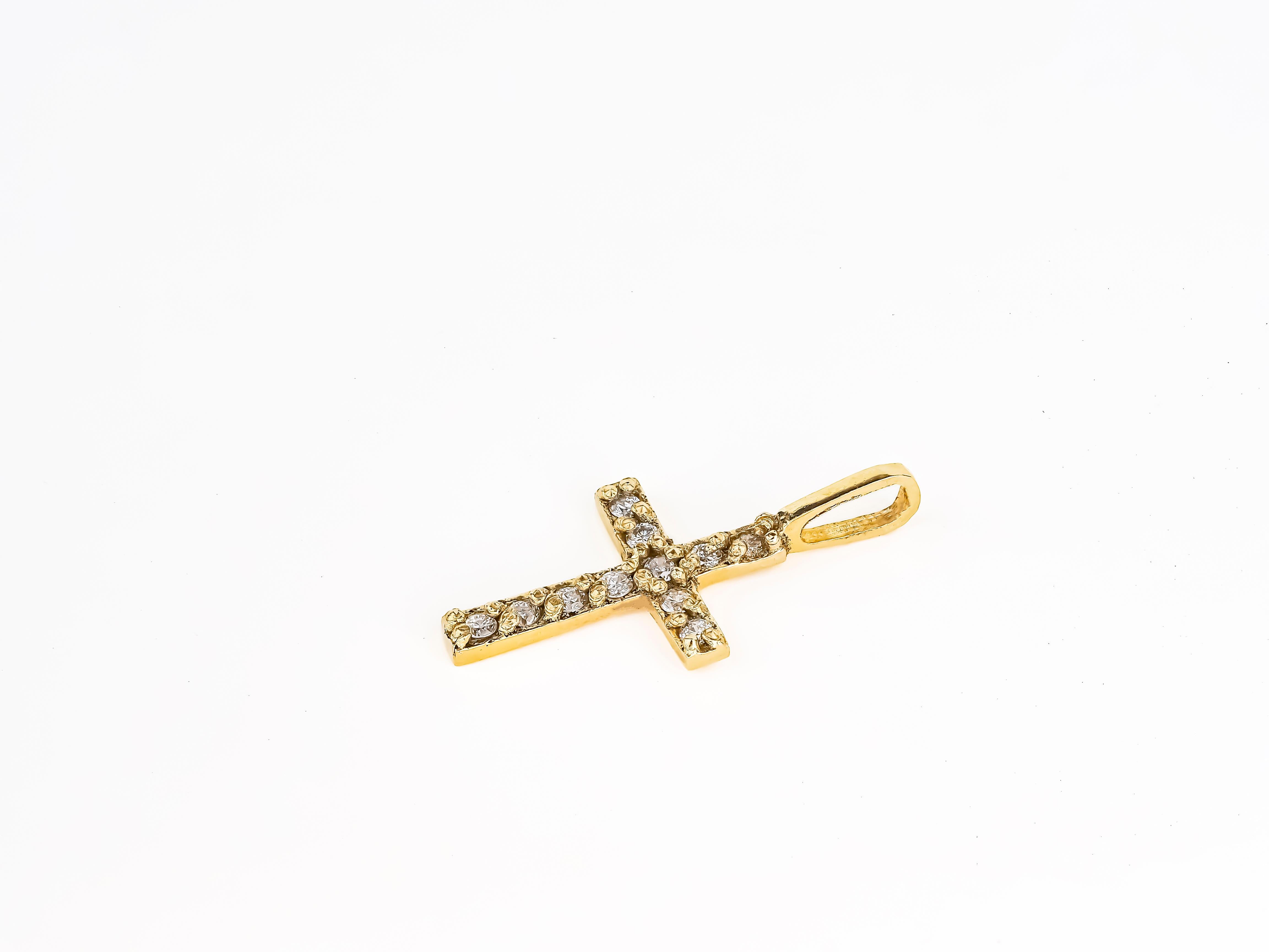 14k Gold cross pendant with diamonds For Sale 1