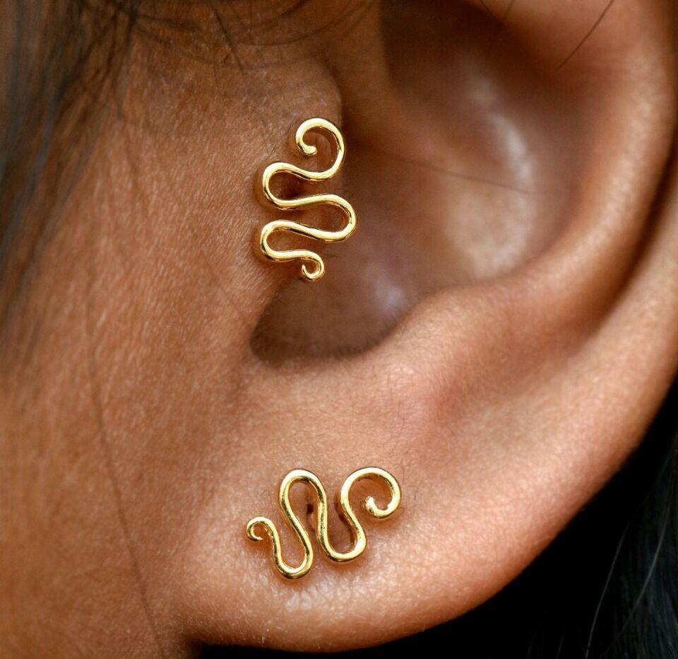 Women's or Men's 14k Gold Curled Snake Earring Solid Gold Lobe Tragus Cartilage Small Earring. For Sale