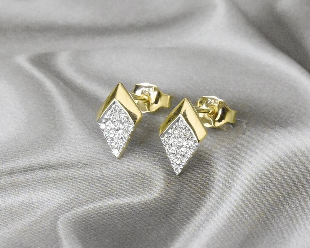Modern 14k Gold Dainty Diamond Cluster Stud Earrings Arrow Diamond Studs For Sale