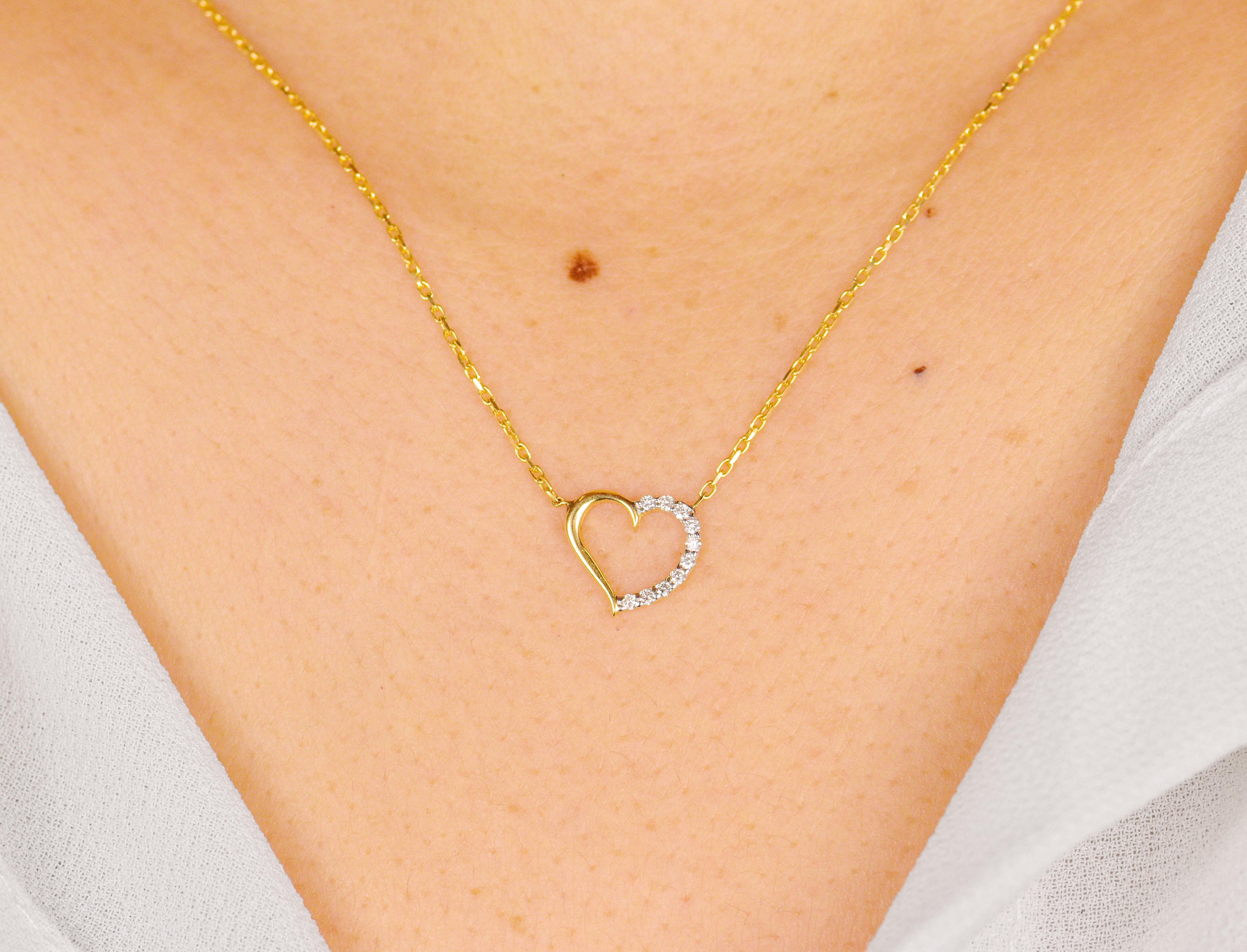 14k Gold Dainty Gold Diamond Heart Necklace VS Natural Round Diamond For Sale 3