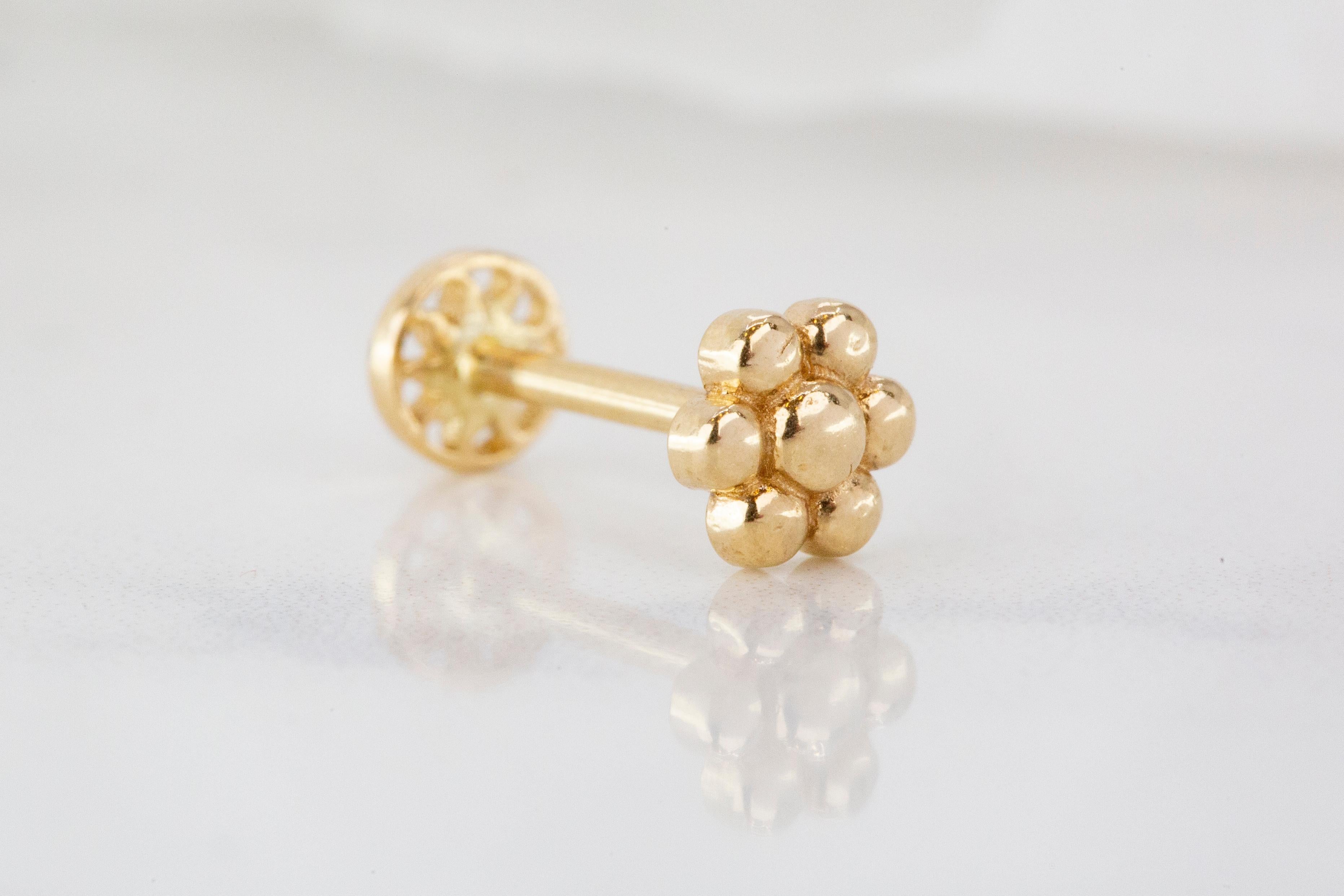 Modern 14K Gold Daisy Flower Piercing, Gold Stud Earring