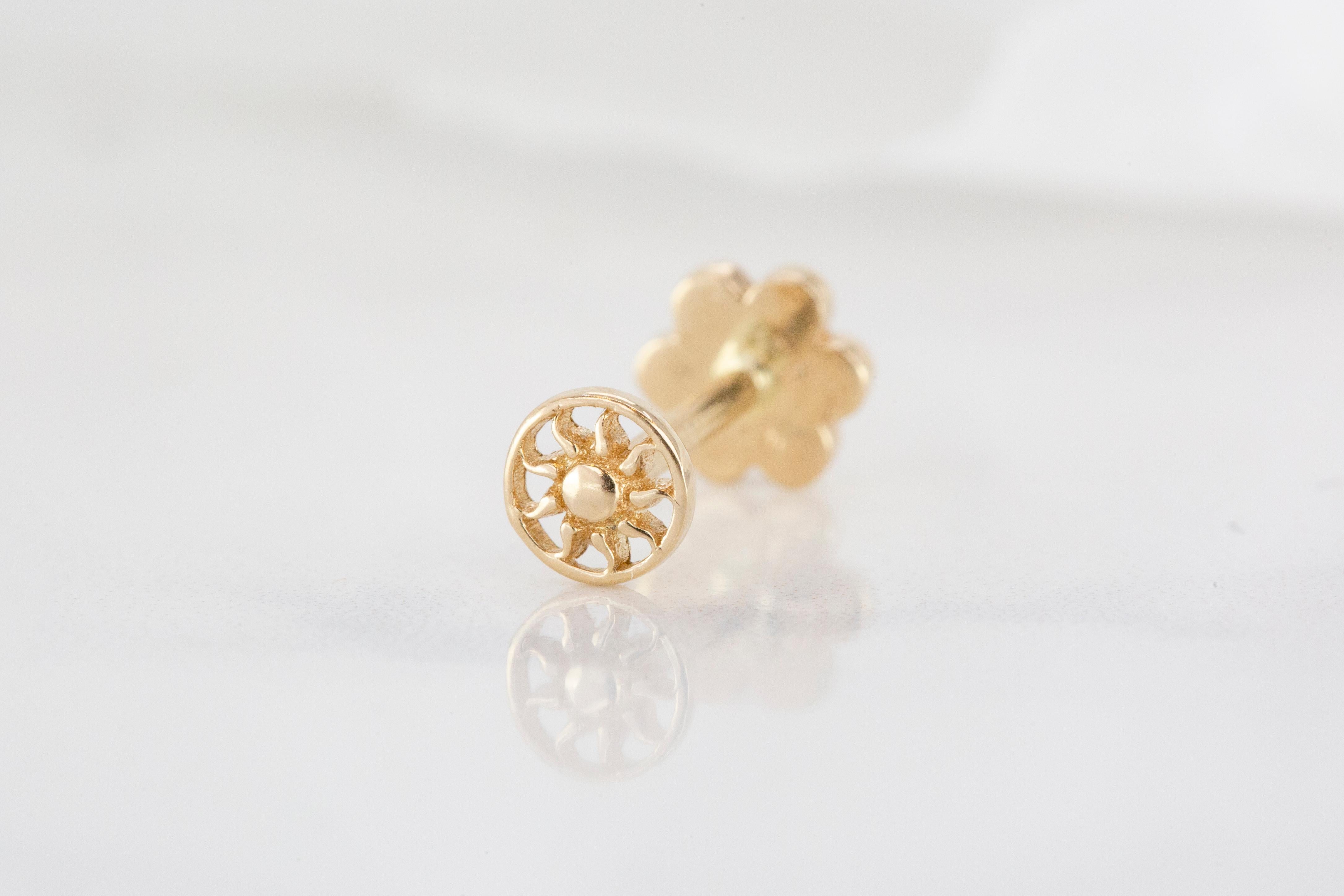 14K Gold Daisy Flower Piercing, Gold Stud Earring In New Condition In ISTANBUL, TR