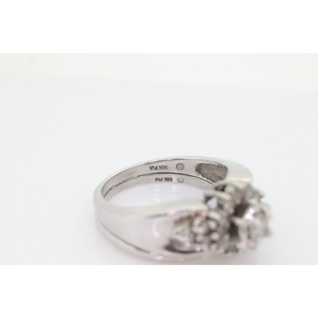 Donna Anello con margherita in oro 14k. Anello HALO con diamante rotondo a raggiera a stella. in vendita