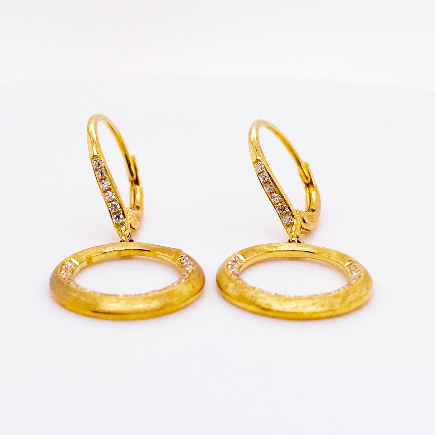 Offene Kreisohrringe aus 14 Karat Gold mit gebürstetem Diamant, Satin-Finish mit Diamanten (Künstler*in)