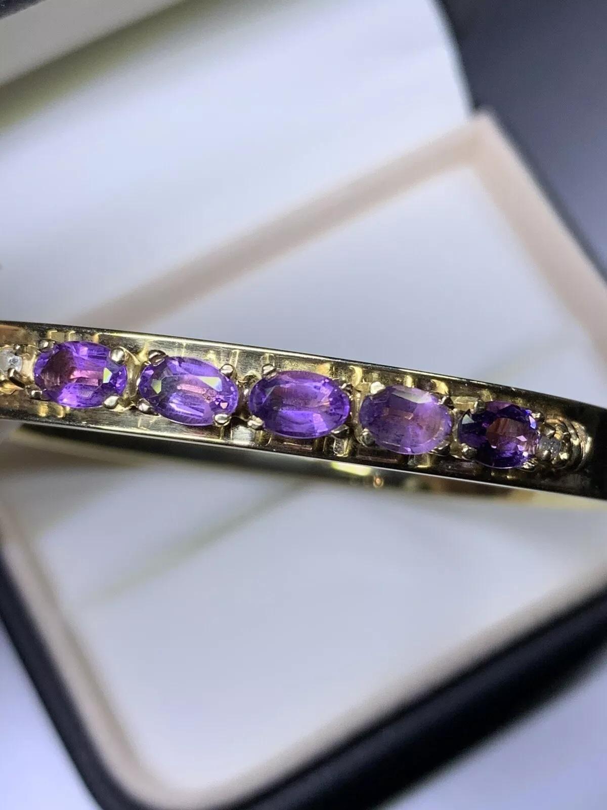 Antiker Armreif aus 14 Karat Gold mit Diamanten und Amethysten im Vintage-Stil aus Gelbgold. im Angebot 5