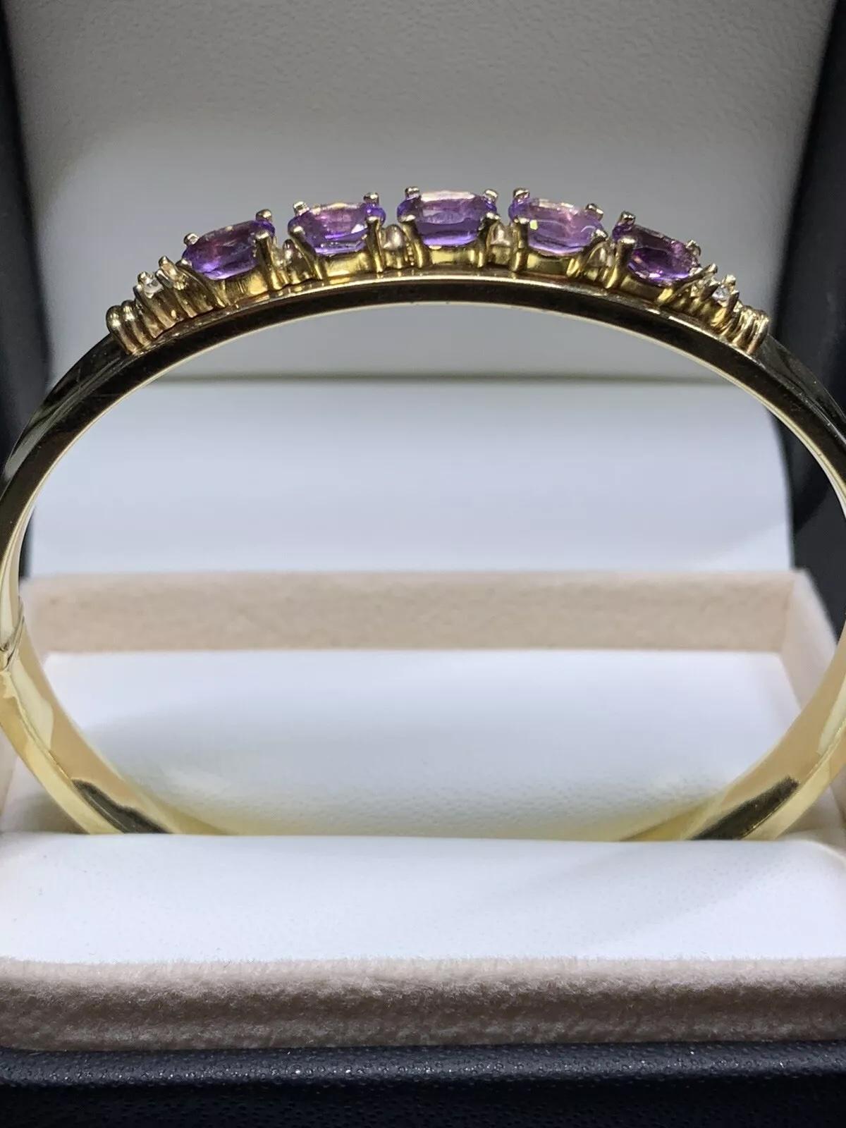 Antiker Armreif aus 14 Karat Gold mit Diamanten und Amethysten im Vintage-Stil aus Gelbgold. im Angebot 1