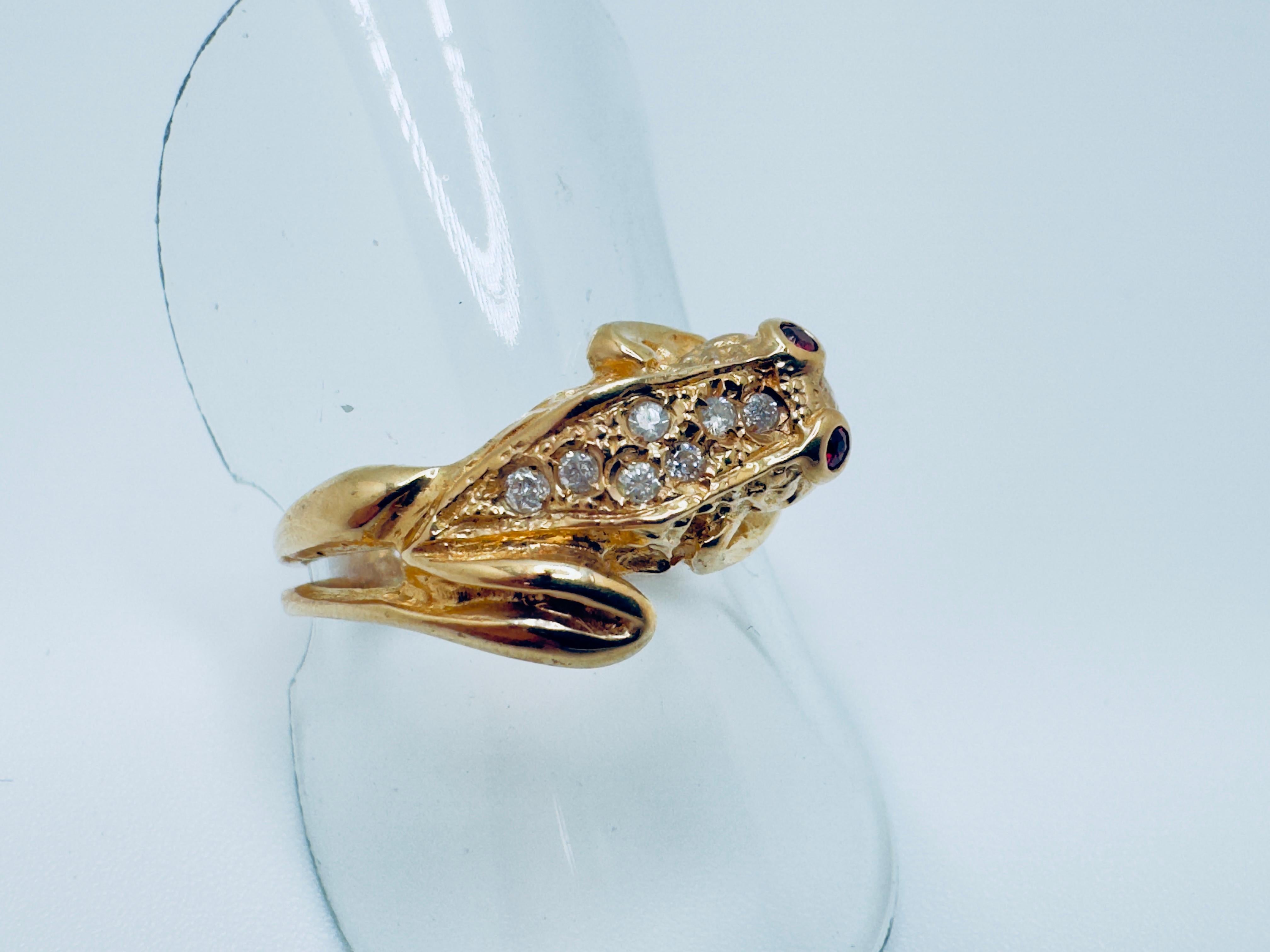 14K Gold Diamond and Ruby Frog Ring For Sale 3
