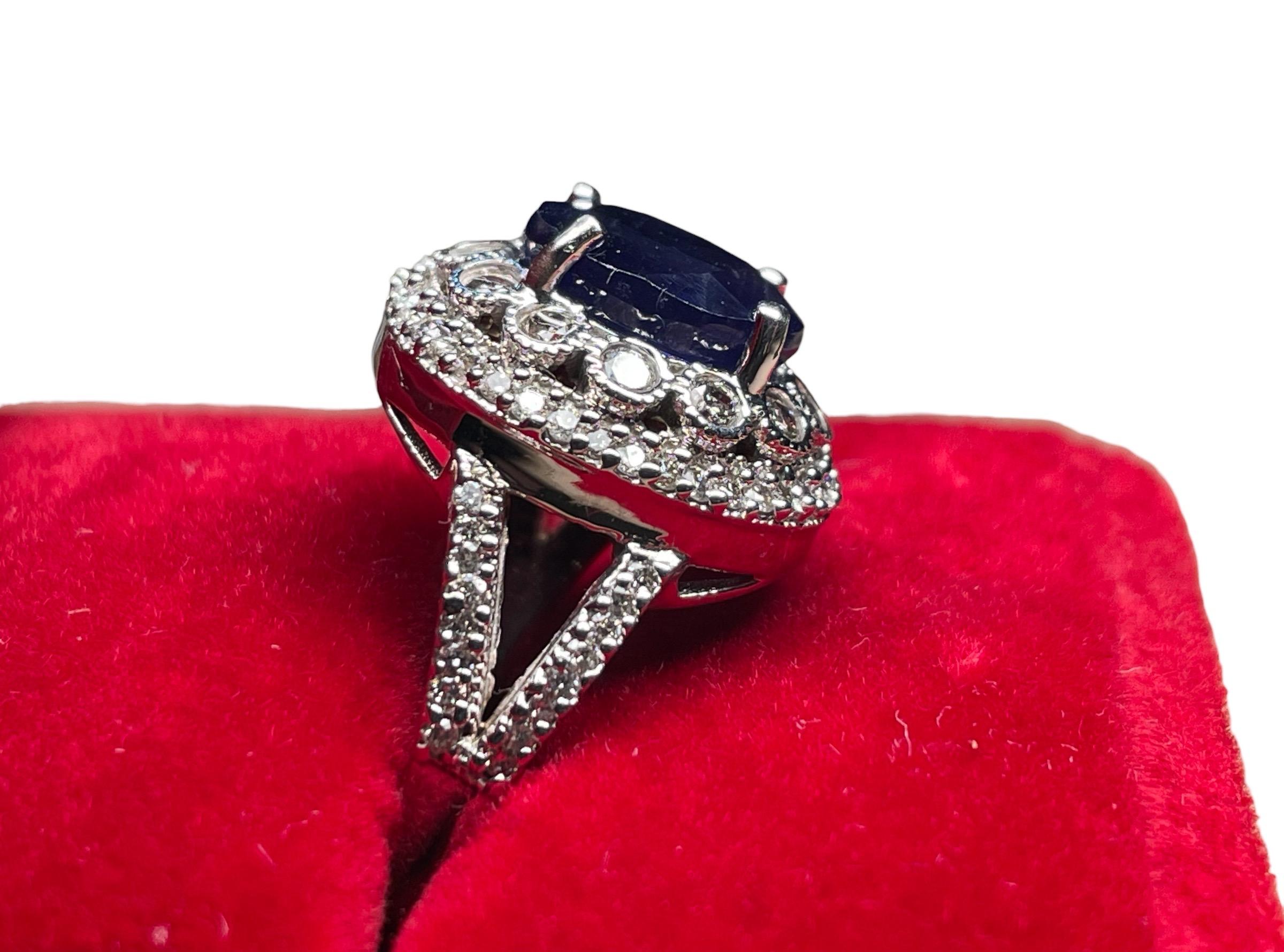 Ring aus 14 Karat Gold mit Diamant und Saphir (Ovalschliff) im Angebot