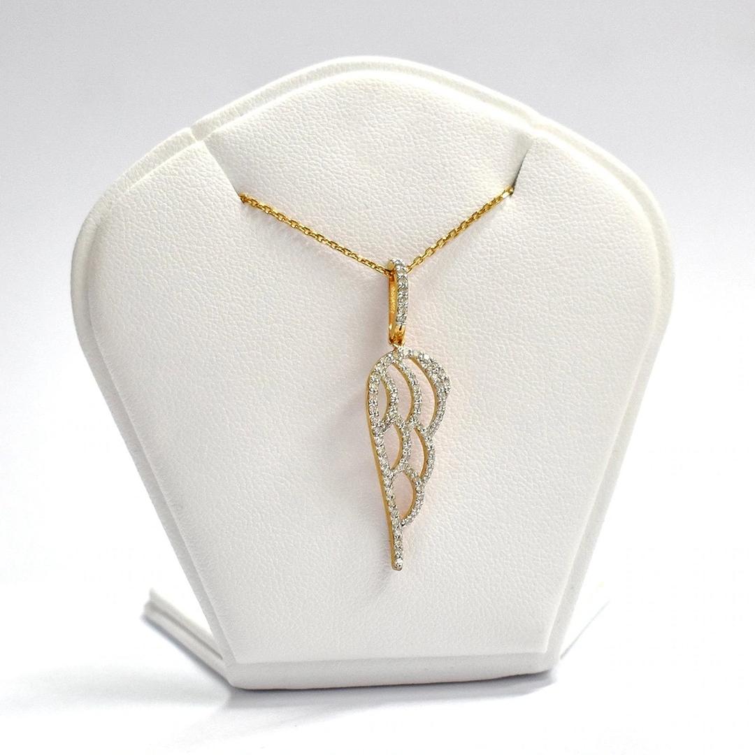 Collier pendentif breloque ange de protection en or 14 carats avec diamants en vente 2