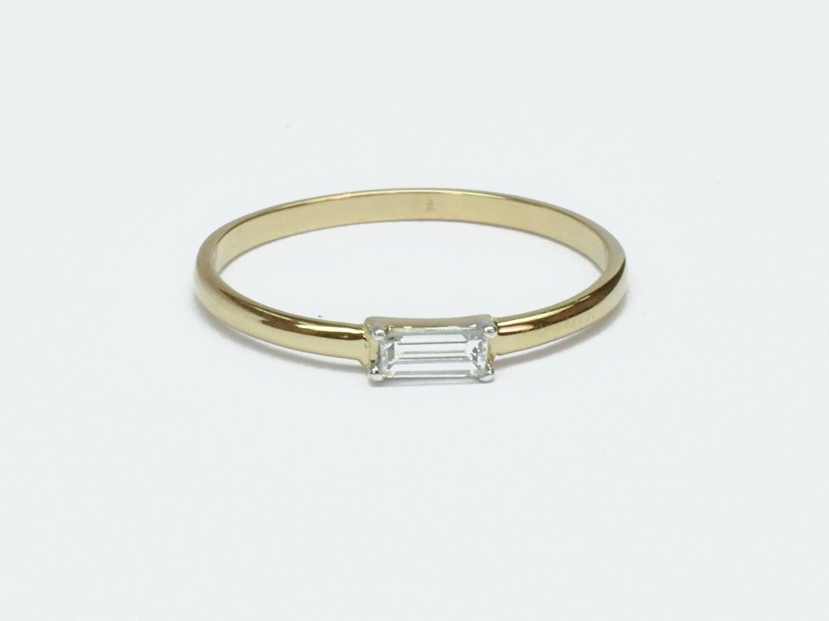 For Sale:  14k Gold Diamond Baguette Baguette Diamond Engagement Ring 3
