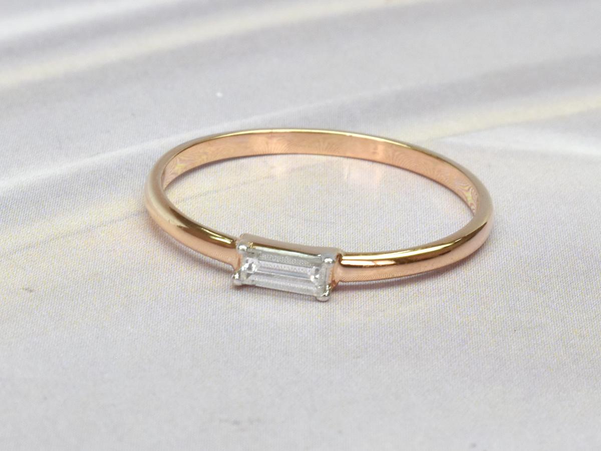 For Sale:  14k Gold Diamond Baguette Baguette Diamond Engagement Ring 4