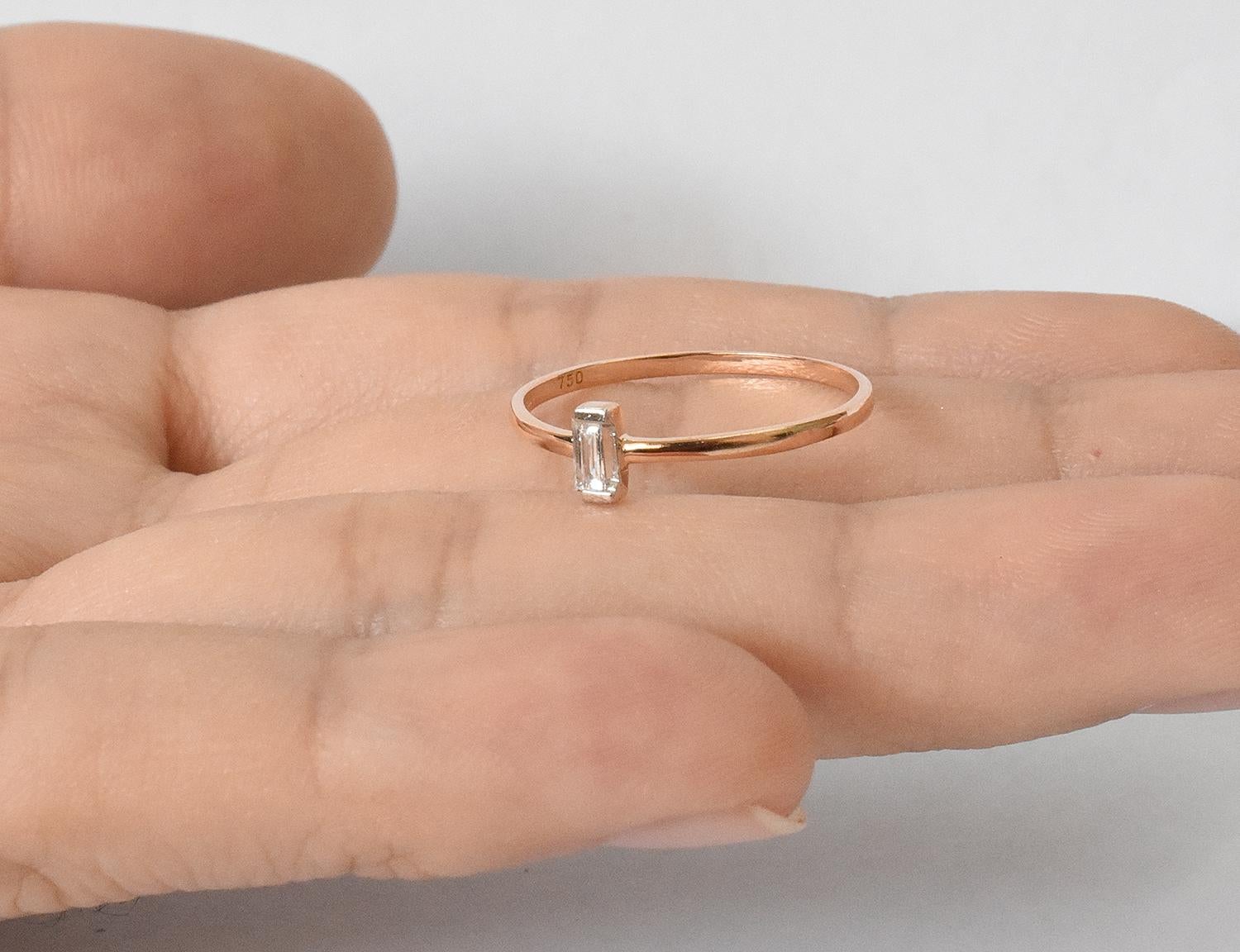 En vente :  Bague de fiançailles en or 14 carats avec diamants taille baguette 6