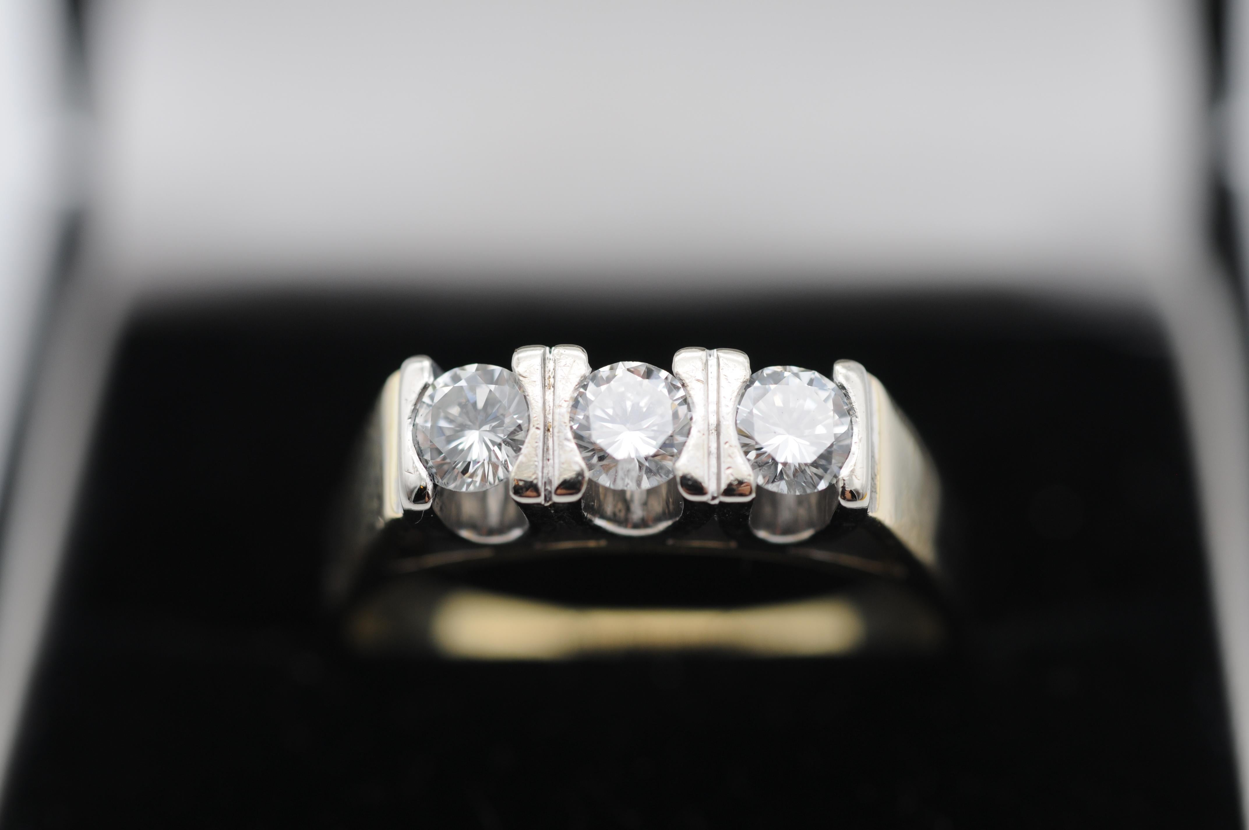 14k Gold Diamond Band Ring of 0.60 Carat In Good Condition For Sale In Berlin, BE