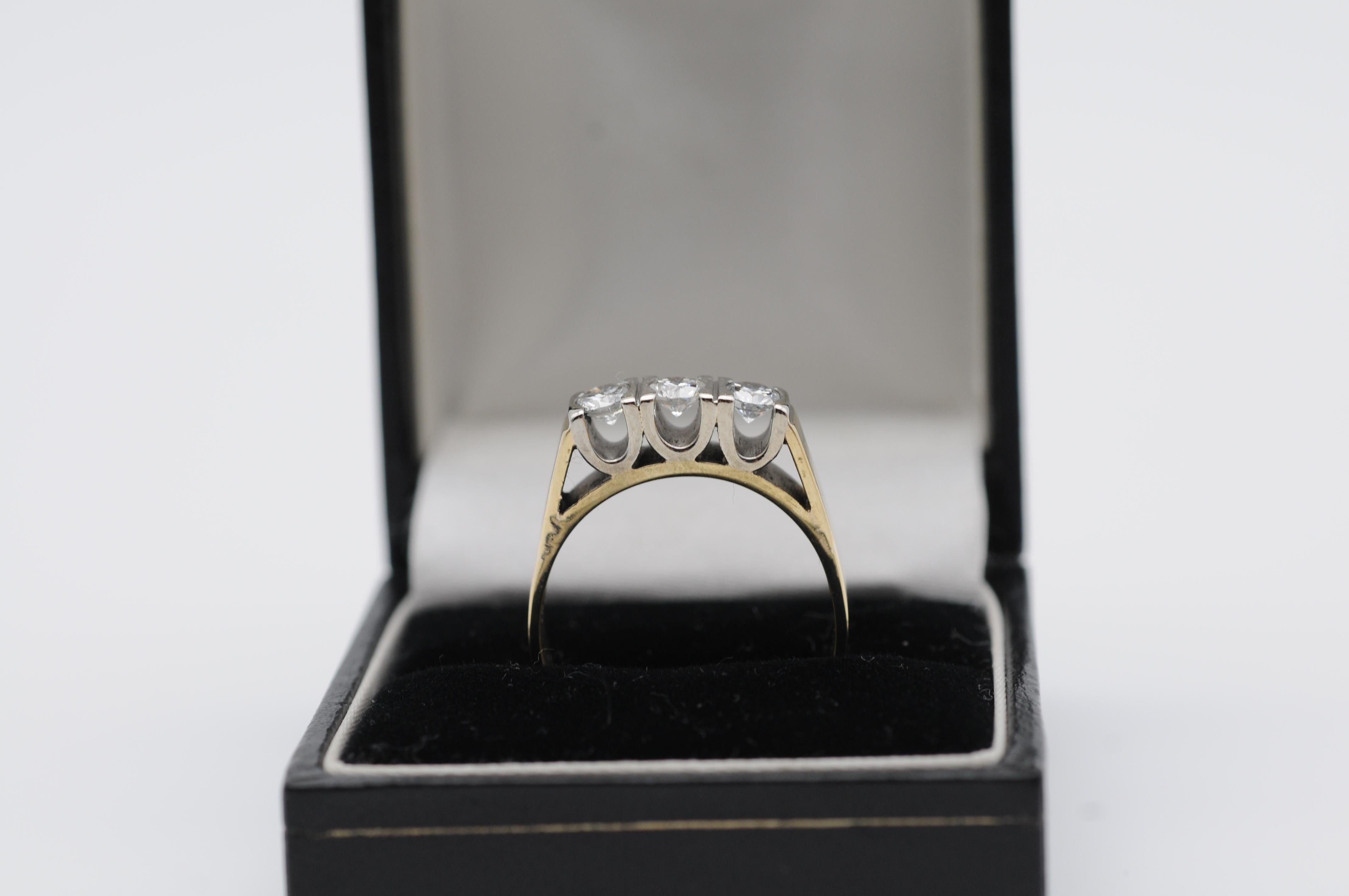 14k Gold Diamond Band Ring of 0.60 Carat For Sale 1