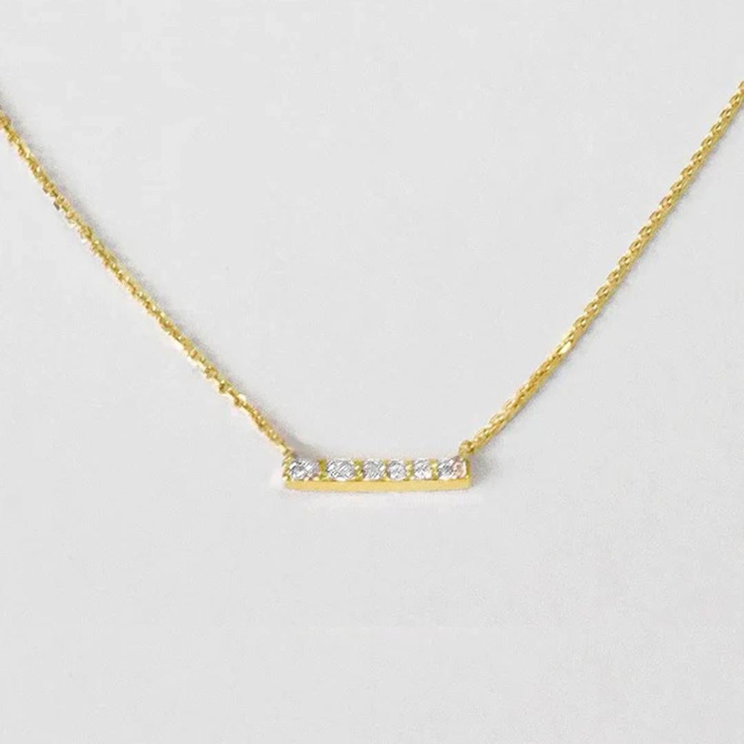 Moderne Collier à barre de diamants en or 14 carats avec pendentif en forme de micro-pavé de diamants en vente