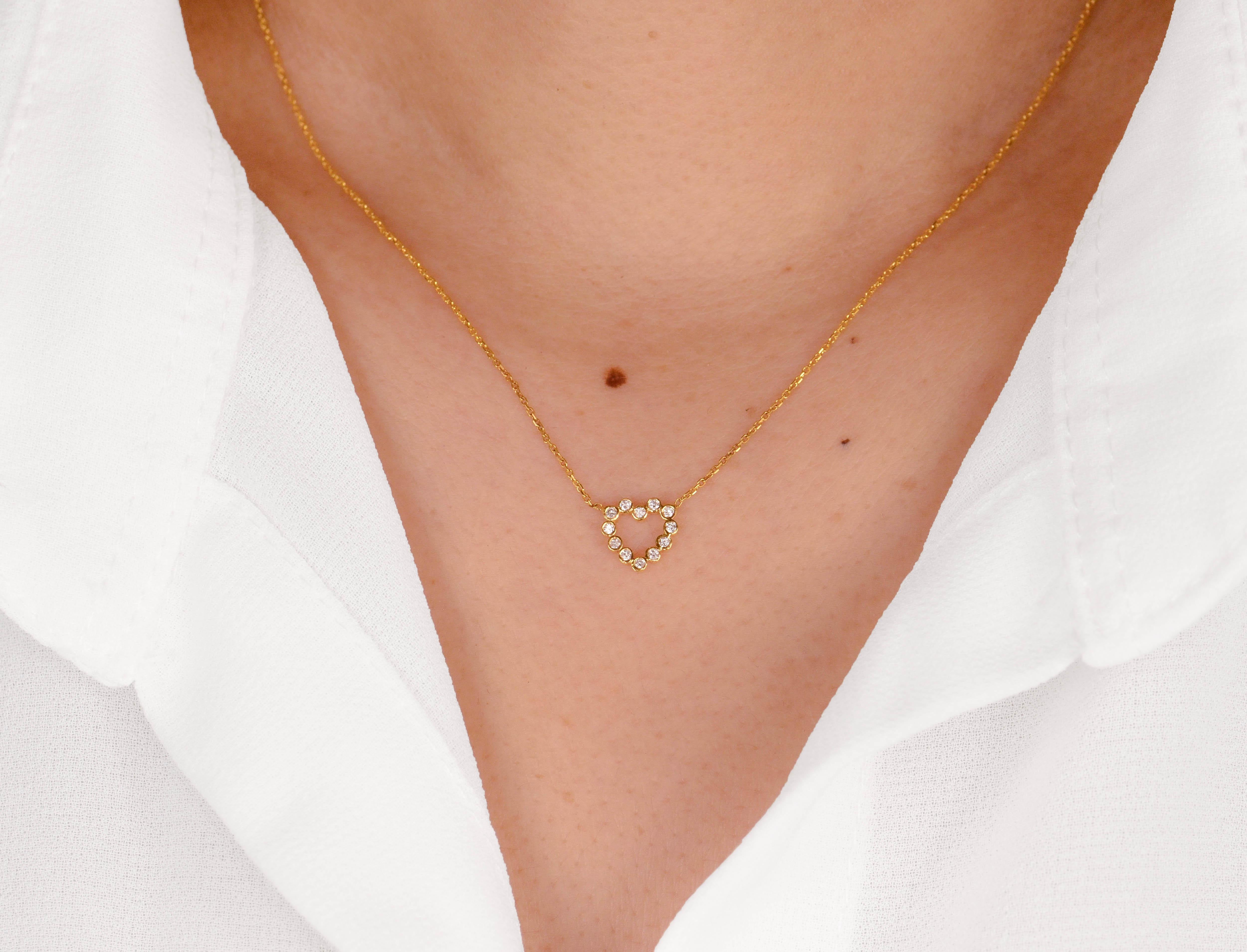 14k Gold Diamond Bezel Heart Necklace Valentine Jewelry For Sale 4