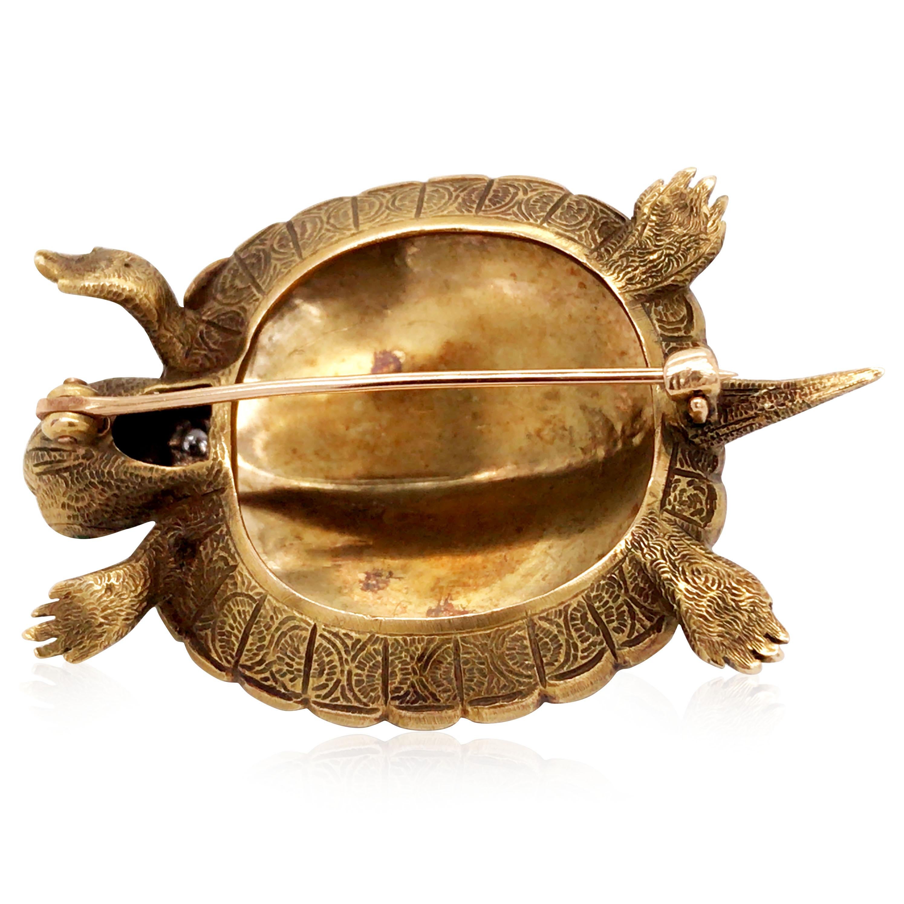 14K Gold Diamond Carved Turtle Brooch In Good Condition For Sale In New York, NY