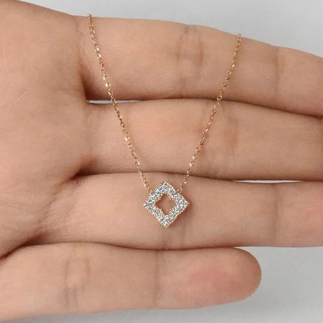 Moderne Collier pendentif breloque carré fleur trèfle en or 14 carats et diamants en vente