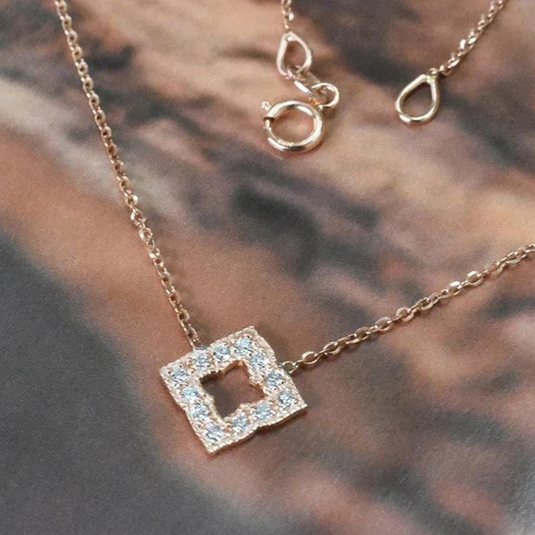 Collier pendentif breloque carré fleur trèfle en or 14 carats et diamants en vente 2