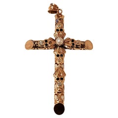 Pendentif croix antique en or et diamants