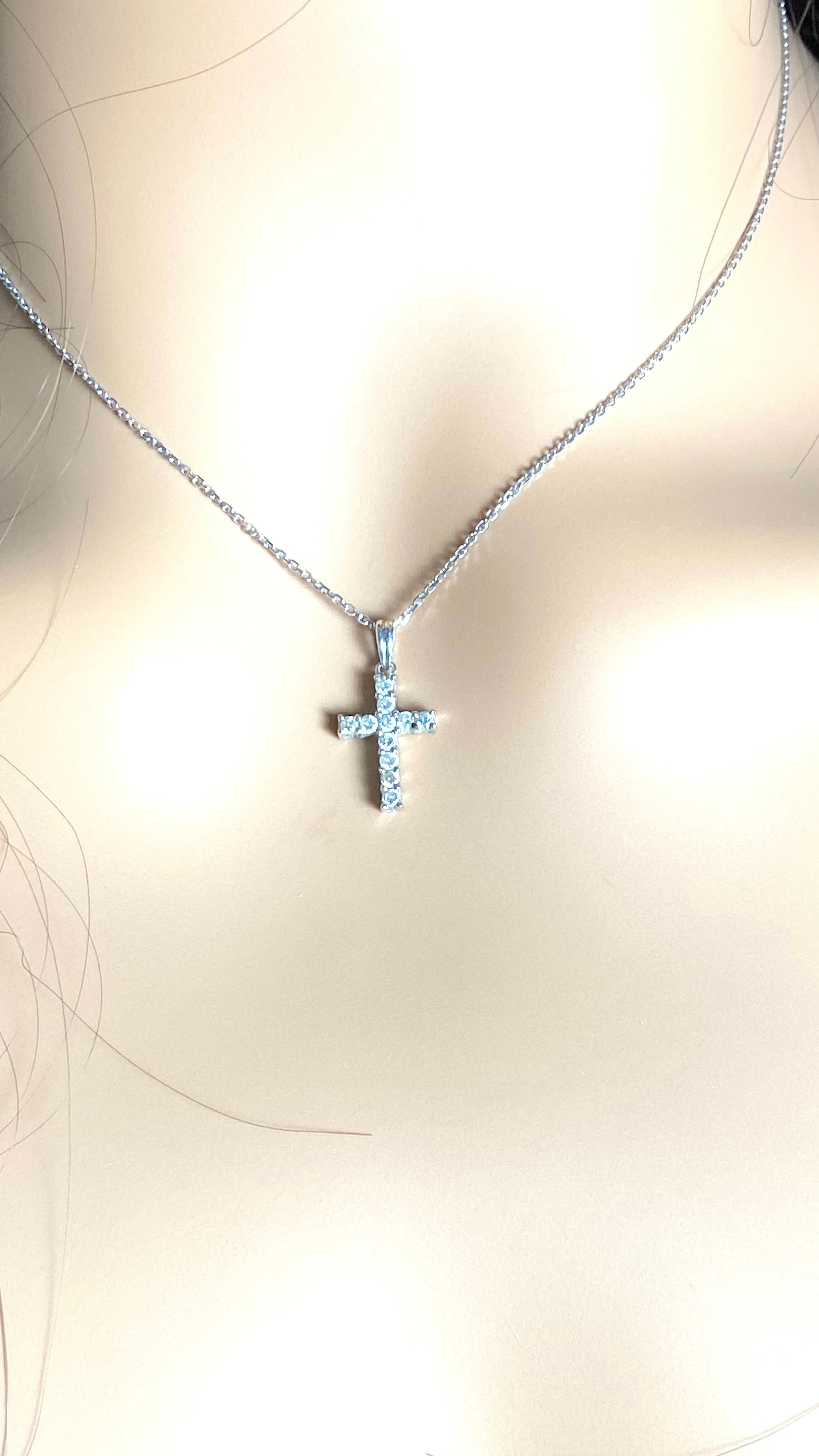 Round Cut 14k Gold Diamond Cross Pendant Necklace