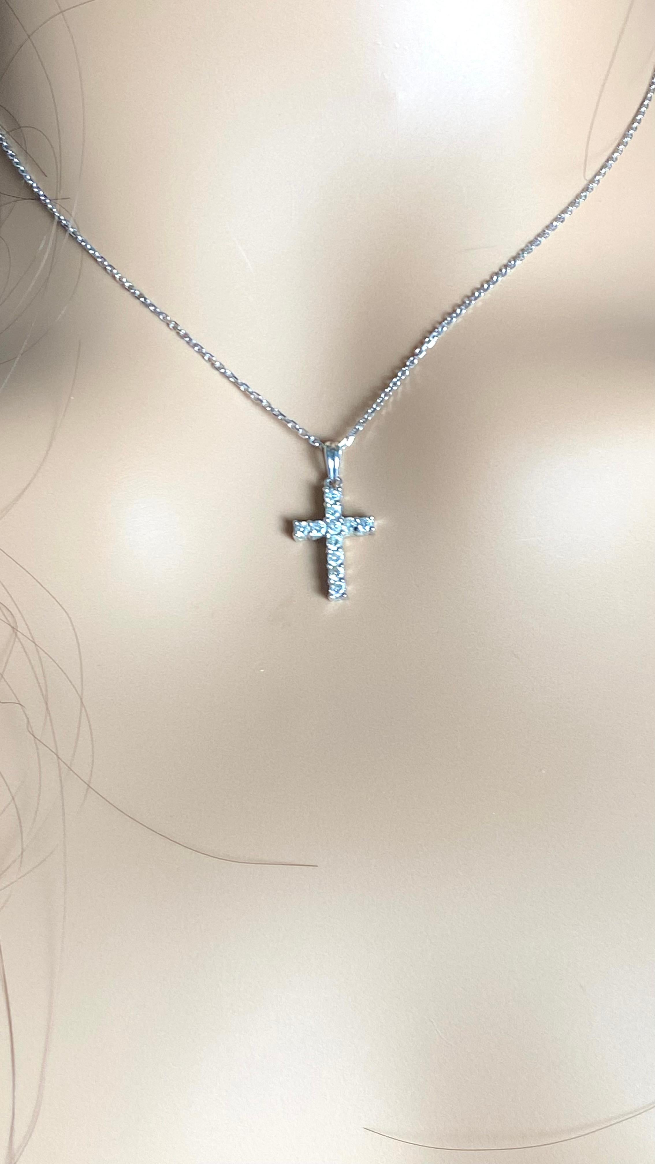 14k Gold Diamond Cross Pendant Necklace 4