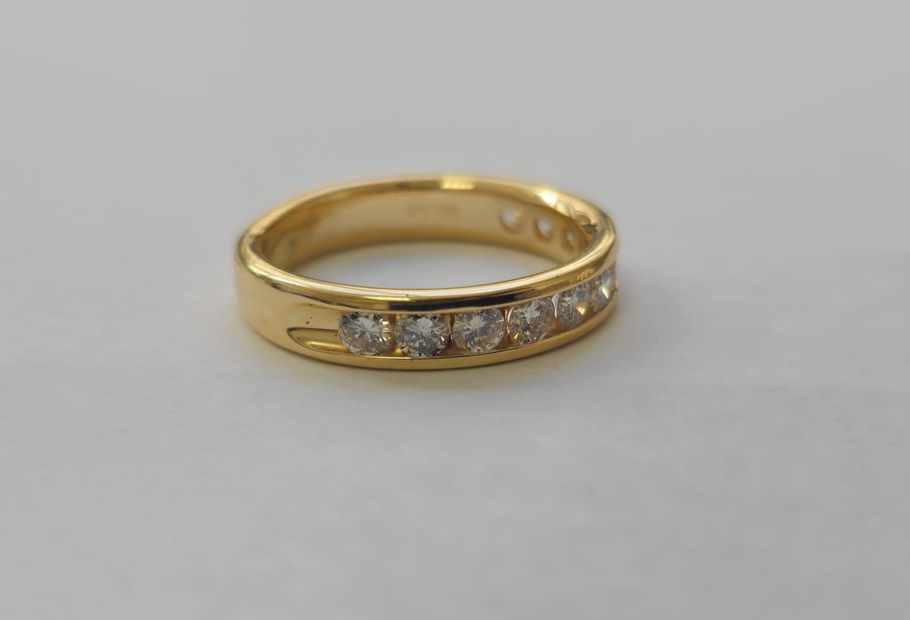 Round Cut 14k Gold & Diamond Engagement Band Ring For Sale