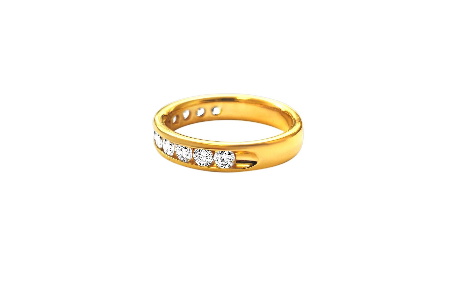 Round Cut 14k Gold & Diamond Engagement Band Ring For Sale